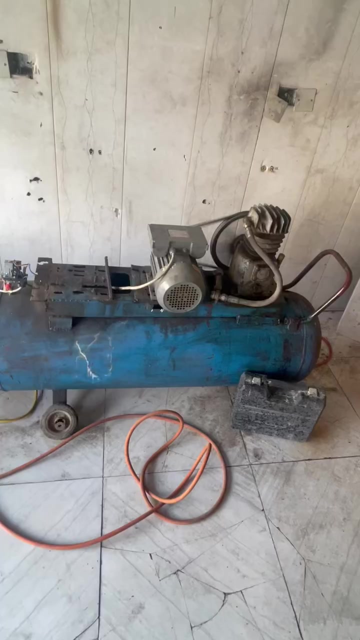 السلام عليكم غراض محل للبيع كامل خالعة +كمبريسر +جك هواء +دريل هواء+كوسرة +صوندات كاملة +كج هواء +بانيو يعني غراض كاملة وكلهن شغالات( السعر مليون ونص)مكاني بغداد مدينة الصدر ***********
