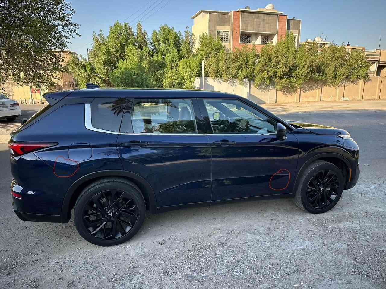 سلام عليكم
للبيع اوت لاندر اس اي
‏Mitsubishi Outlander SE
Black edition 
الموديل : 2023
اللون : نيلي
عداد المسافة : ٥٥ الف
حجم المحرك : 4 سلندر (2.5L) دوش المرغوب تنفس طبيعي 
الضرر : فقط بونيد تبديل قطعه وحده 
حادثها موضح بالصور
رقم بغداد باسمي 
تعتبر السياره فول عدا الفتحه فقط
المواصفات : SE black edition 
شاشه عداد ديجتال 
شاشه حجم كبير تدعم واير ليس ابل كار بلي 
بصمة
ابواب بصمة
هاند بريك بصمة
دخول ذكي بصمة 
4 كاميرات 360 درجه 
تبريد قطعيتن امامي وخلفي
صندوق كهربائي
مراية اشارة ورادار وكامره 
ويل كروم اسود مال بلاك اديشن 
تحكمات استيرن
اضاءات زينون كامل امامي وخلفي
حساسات امامي خلفي
رادار مانع تصادم امامي 
تحكمات ستيرن جهتين 
كروس سرعة
كير شفتات خلف الستيرن 
وضعيات قيادة 6 
هاند بريك بصمة 
نظام اوتو هولد 
نظام مانع الانزلاق 
عدد المقاعد 7 راكب 
مراه طي كهربائي 
السياره ما بيها ولا نقص وكلشي بلادي بيها وشغال حتى لايتاتها اصليه وحادثها مبين بالصور فقط صار تبديل بيها بونيد وبيها بارد هنا من ضربه دراجه بسيط بباب السكن وجاملغ الخلفي وماشر بالصوره
السعر ١٨٥ ورقه وبيها مجال رقم بغداد وباسمي 
السياره فقط تحتاج تايرات خلفيه شويه تعبانه غير هيج مابيها اي نقص
اي استفسار اتصل ع الرقم ***********
مكان سياره بغداد العطيفيه ‏
