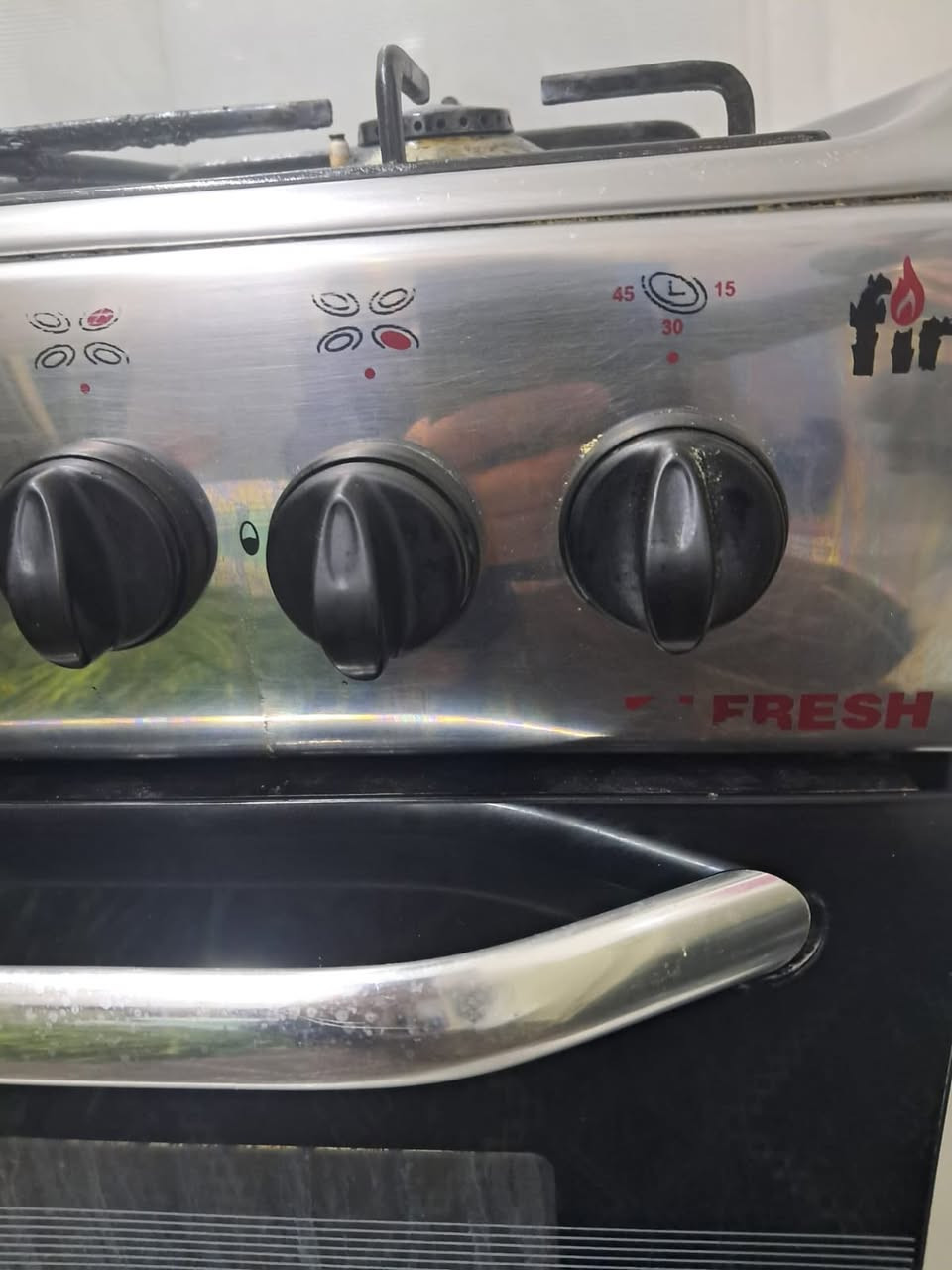 طباخ فريش مصري شغال اخو الجديد اربع عيون مع فرن كامل شغال نضافتة100‎%‎مكاني الدورة الوادي للاستفسار الشراي يتصل***********متواجد واتساب
