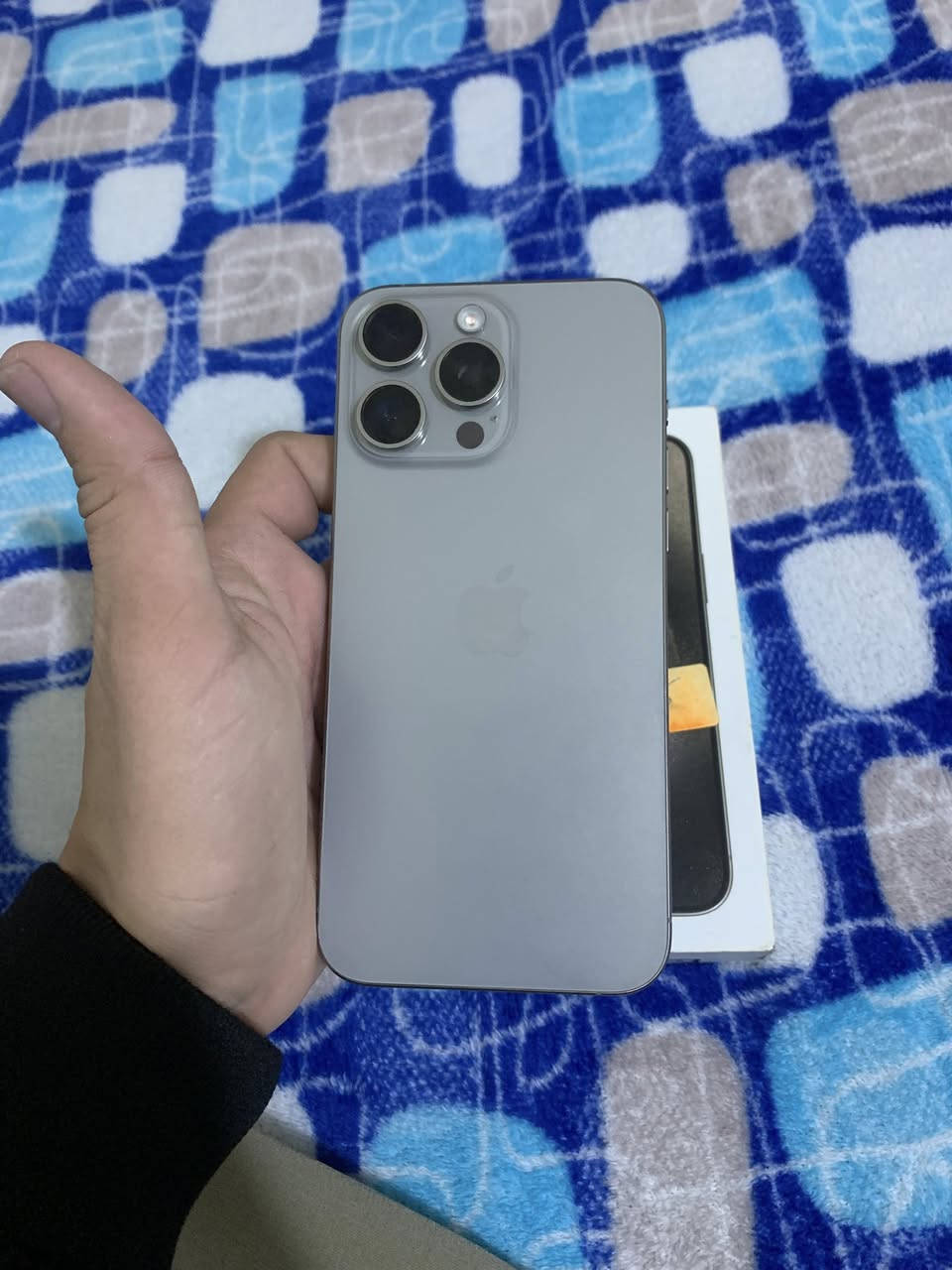 15 pro max
ذاكرة 256 
بطارية 87
ماستر نضيف التليفون كلش 
سعر 925
فقط بي هاي الشخوط خفيفه بشاشه 
تخليله لزكه يضيعون 
مكاني بغداد جميلة 
***********
