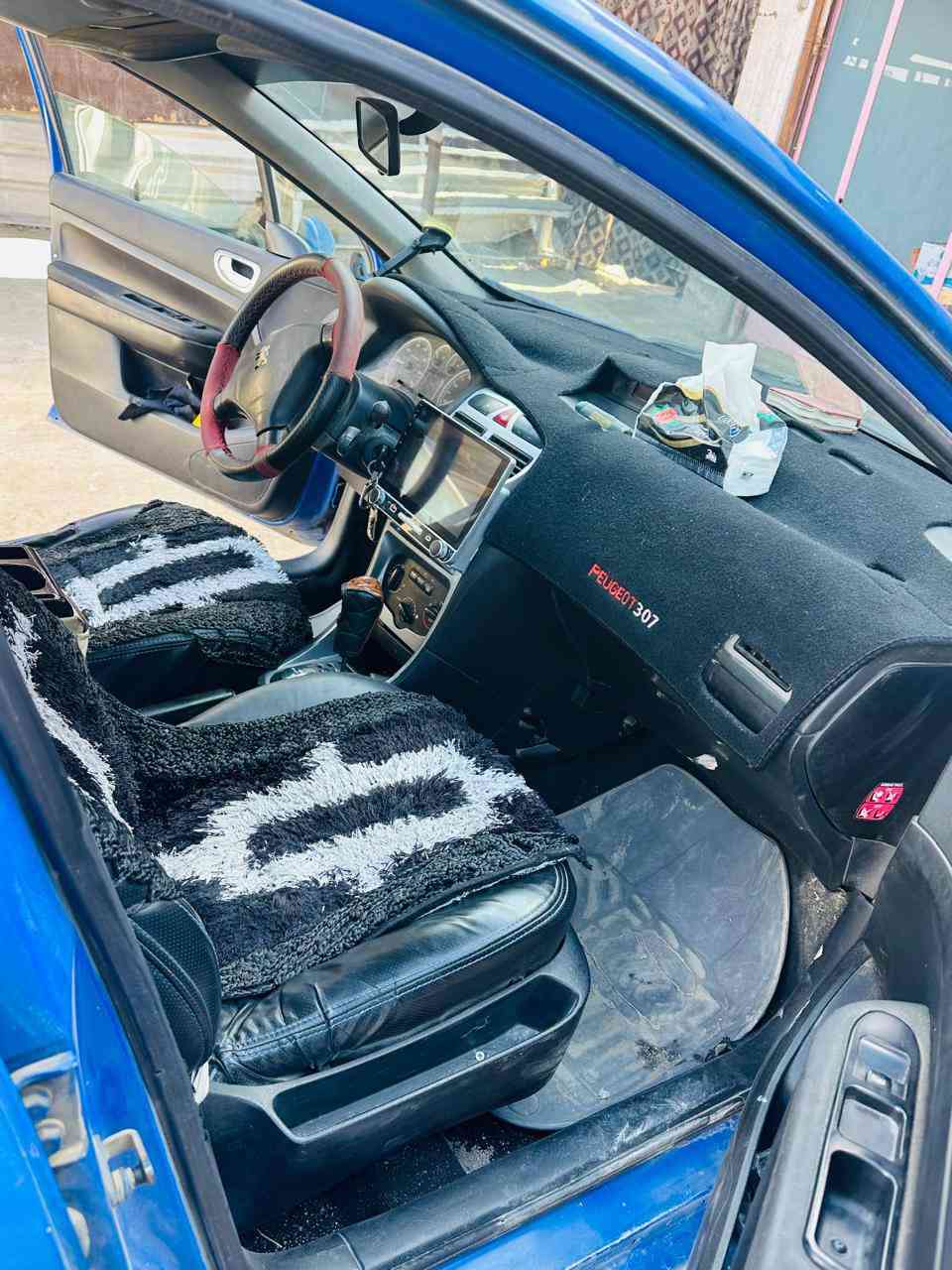 السياره بيجو فرنسي محرك ابلاد رقم انكليزي تبريد تدفاء شغال  صاحب السياره سكن بصره يريد تحويل السعر 48 
***********
