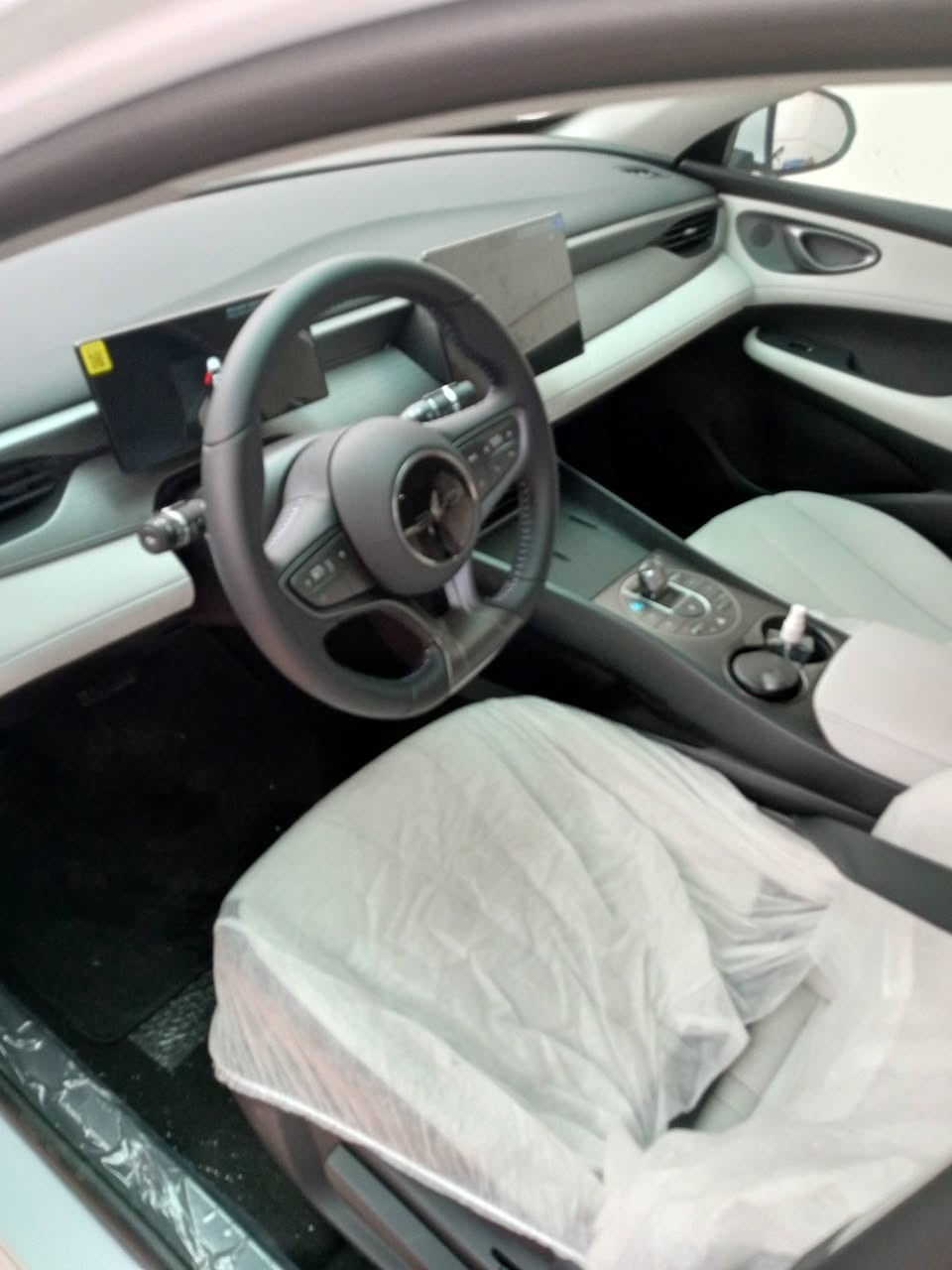 سيل فايف ٢٠٢٥ ماشيه ٨٠٠كم زيروا
لون ابيض داخل ابيض ملكي
مرقم نينوى جديد
مكانها موصل ايسر
اغراضها كامله 
سعر ١٩٤٠٠ مجال
***********
