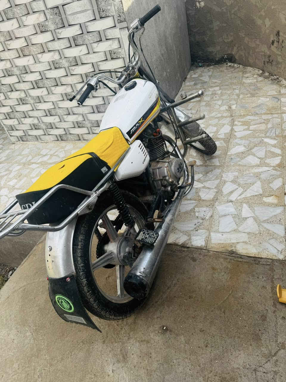 سلام عليكم البيع السعر ب ٢٢٥
دراجه اربعه كير 
تيرات جدد 
قبل سبوع مجفته وحاليا خير من الله 
العلم اني ماعرف بيهن وجبته وصارلي شهر مطالع بيه 
عايفه بلبيت 
العنوان بغداد التاجيات منطقه اركيه وفاضل 
***********
