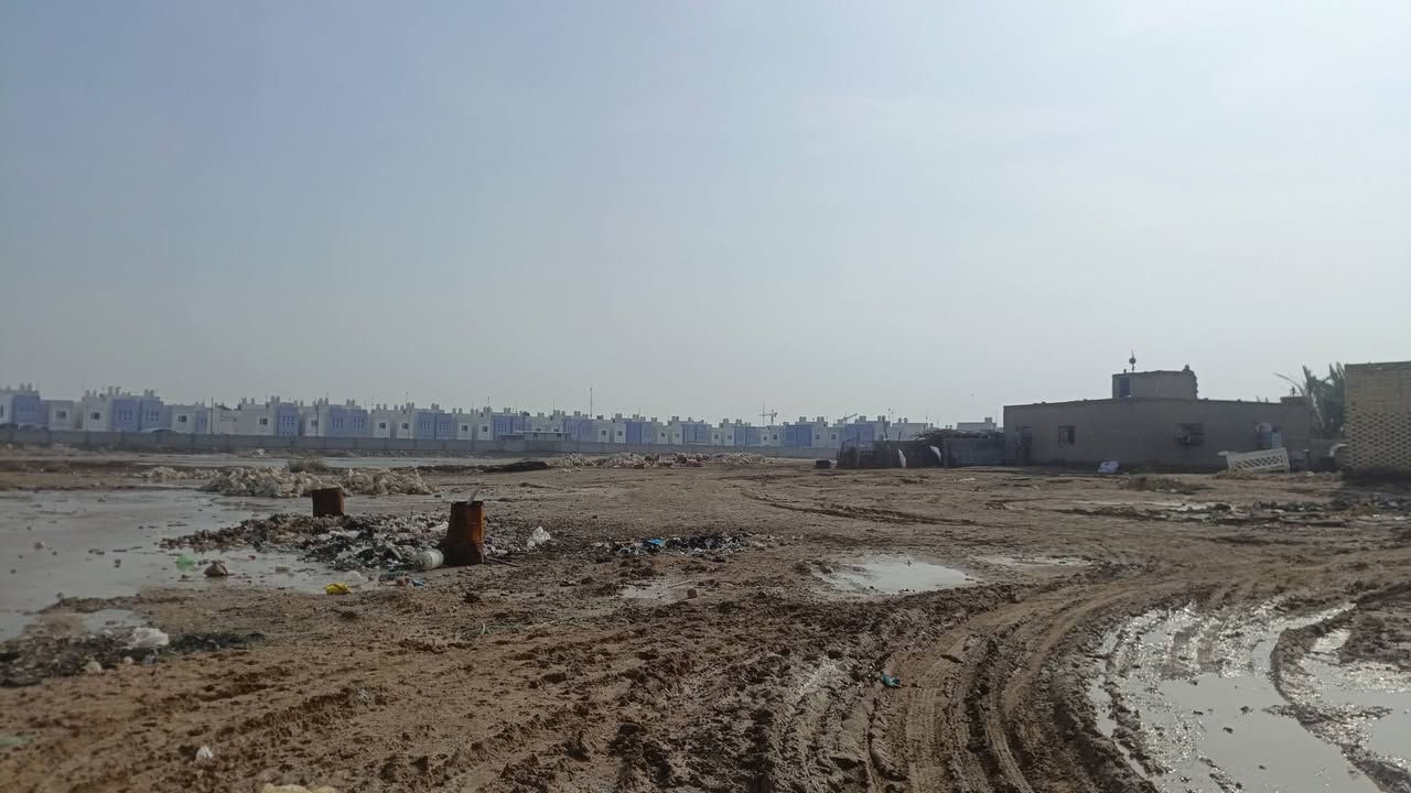 قطعه 400متر خوش مكان يم شركه ساوا لو لا مكان سماوه نزلت على الظاهر يم شركه لؤلؤه   الرقم ***********
