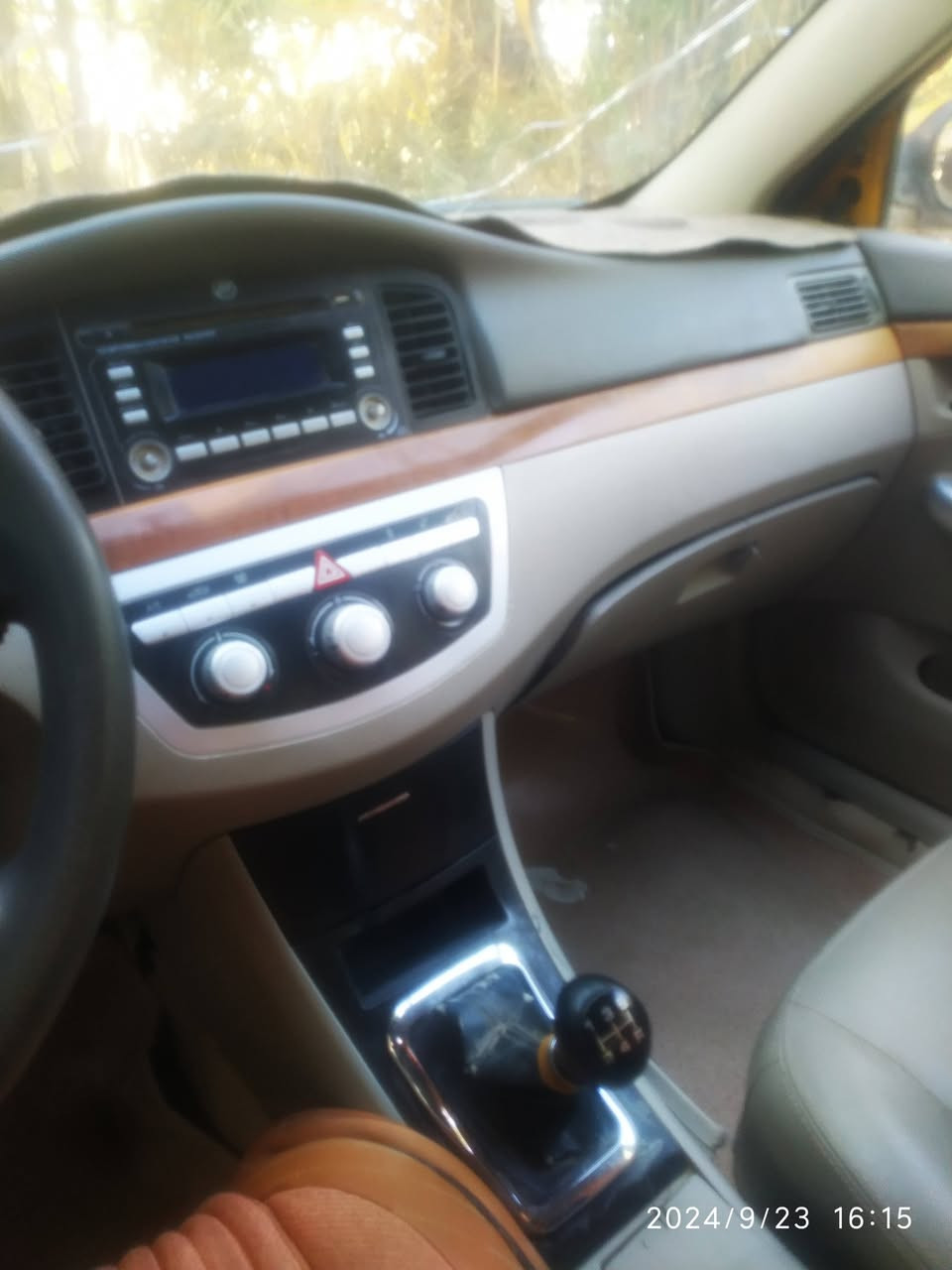 السلام عليكم ليفان 620 للبيع او مراوس حسب القناعه گير مكفول محركها مستحق بيها خياسات رقم احمر عليها ٣٠٠ غرامات هيئه ٦٠ الف مكانها حله راعيها يحول غرفتها نضيفه كهربائيات كامله رقمها احمر سعرها 23 وبيها مجال للاستفسار ***********
