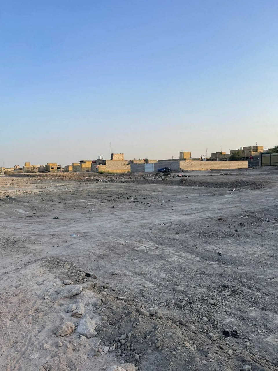السلام عليكم
توجد قطع زراعي للبيع منطقة خنيطلة و الشموع
اسعار مناسبة جدا
مساحة القطع ٢٠٠م
أيضا قطع زراعي منطقة حي العسكري قريبات على الطابو مدفونات و محدولات

الاستفسار أكثر الأتصال بالأرقام التالية
***********
***********
مكتب الأمين للعقار سوق الشيوخ حي العسكري مقابيل قاعة الإمام علي عليه السلام
