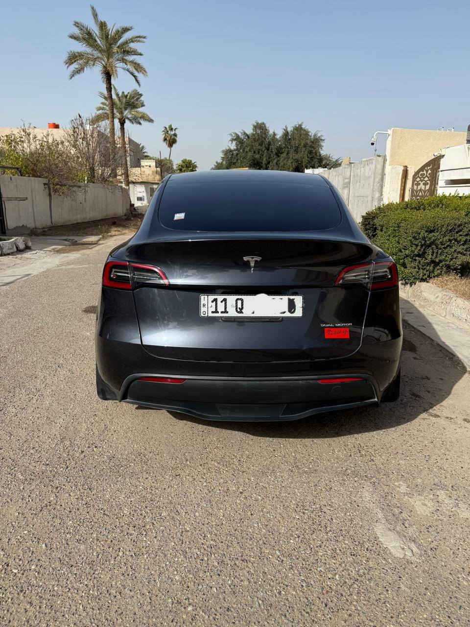 السلام عليكم Tesla model y 2024
Duel motor long range 
دبل ماطور لونك رينج 
مواصفات فول معروفة 
السيارة اون لاين اخر تحديث 
ماشية ١٤ الف 
الضرر امامي فقط البنيد وجزء من الجاملغ الامامي من بدايتة 
الرقم بغداد المكان بغداد رقم الهاتف ***********
