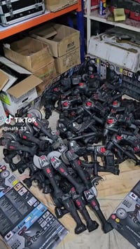 بدون بطارية • بدون شاحن • شغال