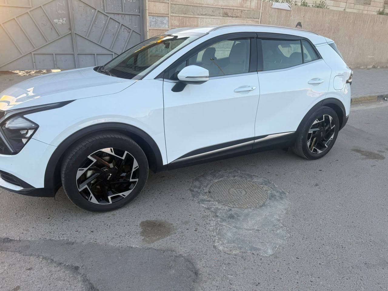 السلام عليكم بيع او مراوس حسب القناعه سبورتج ٢٠٢٣ سياره مكفوله فقط باب خلفي صبغ بدون دواخل وبدون فتح وباقي السياره كفاله ماشيه ٧٠  السياره فول عدا البانوراما السعر   (  195 ) مكان السياره بغداد اليوسفيه ناحيه الرشيد رقمي ***********
