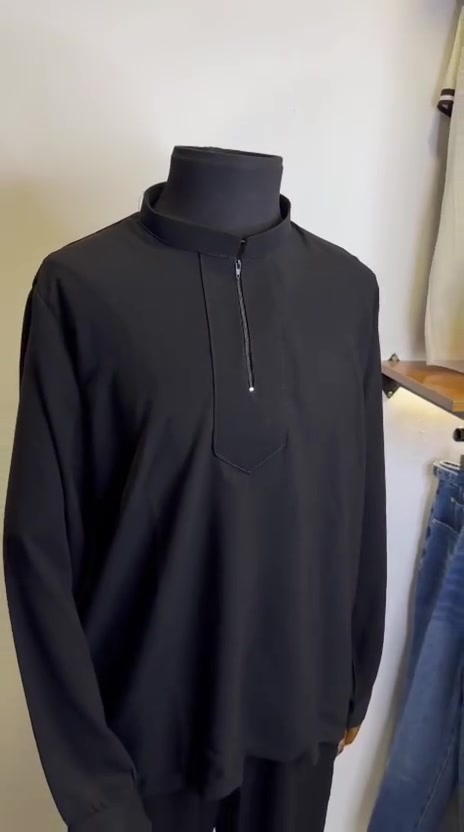 زي شور 
قماشه كوبره سحاب ضاهري 
سواد فحم 
المكان السوك المسكوف مقابل بيت يحيى العطارين


**إذا كنت صاحب هذا الإعلان وتريد حذفه لأي سبب، رجاءا أرسل رسالة إلى الدعم الفني**