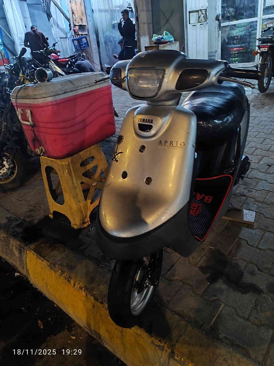 اريد ابيع مستعجل
دراجه بطه 60 
حلوه نظافتها 80%100
الموديل 2000
السعر 250 نهايتها قفلها بدون اي عمله 
دراجه نظيفه بس بيها فطر بالشاشه لاحمه كل شيء ما عليها الحين زين اصلي 
😘
العنوان كربلاء يم مستشفى الحسيني 
الاستفسار واتساب هذا رقمي ***********
شغال السلف والهندر
