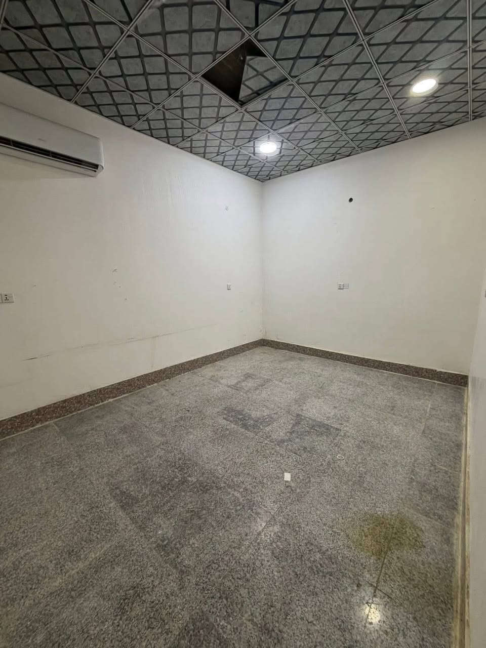 سعر الايجار 350 الف #مشتمل_للايجار 📍 العنوان: أم الخيل – قرب الكلية المفتوحة
🔹 يتكون من:
 • غرفتين نوم
 • صالة
 • مطبخ
 • صحيات
🔺#للاستفسار 
مكتب الماس للعقار والمقاولات العامة
 • موقع المكتب: نزلة حي المعلمين – قرب متوسطة الجزائر
 • رقم الهاتف: ***********
