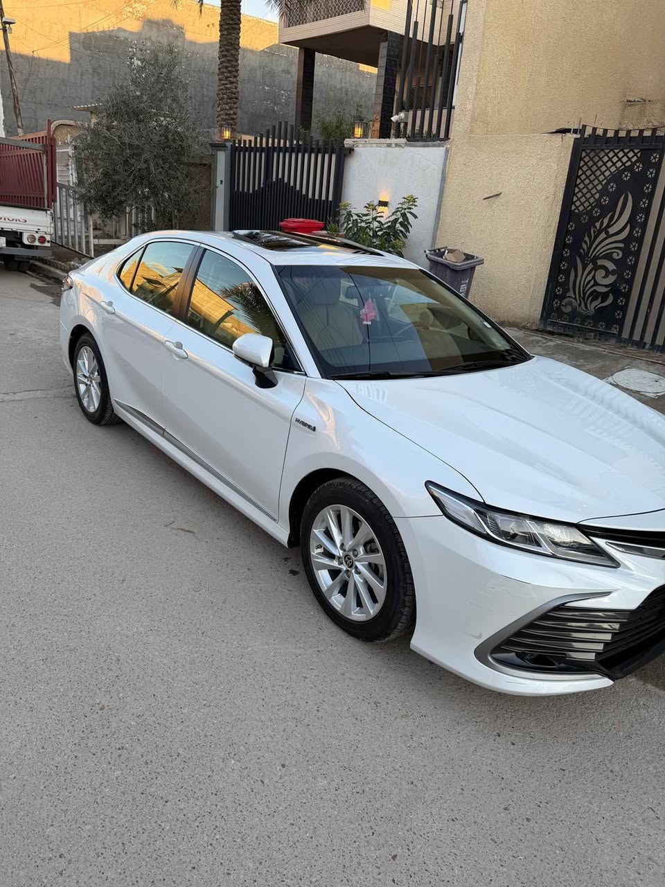 تويوتا كامري (هايبرد 2024) خليجي كفالة عامة
محرك 2500 – ماشيه 110 
وكالة عبد اللطيف مجيد
مكفولة كفالة عامة
رقم بغداد

المواصفات:

فول مواصفات 1/1

فتحة سقف

بردات

تشغيل بصمة + بصمة أبواب

تحكمات ستيرن

تبريد ثلج (معروف بالخليجي)

شاشة وسطية كبيرة

تبريد ثنائي (Dual A/C)

أنماط قيادة (Eco – Normal – Sport)

كشنات مريحة بلون بيج

فتحات تبريد خلفية

حساسات أمامية وخلفية

كاميرا خلفية

أنظمة أمان ABS ومانع انزلاق

إضاءة LED أمامية

مرايات كهربائية مع إشارات

جنوط سبورت

نظام إيقاف وتشغيل تلقائي
(وباقي المواصفات ما مذكورة)

الـــــــــــــسعر 245 بيه مجال بسيط 

رقم صـــاحب سيارة: ***********
