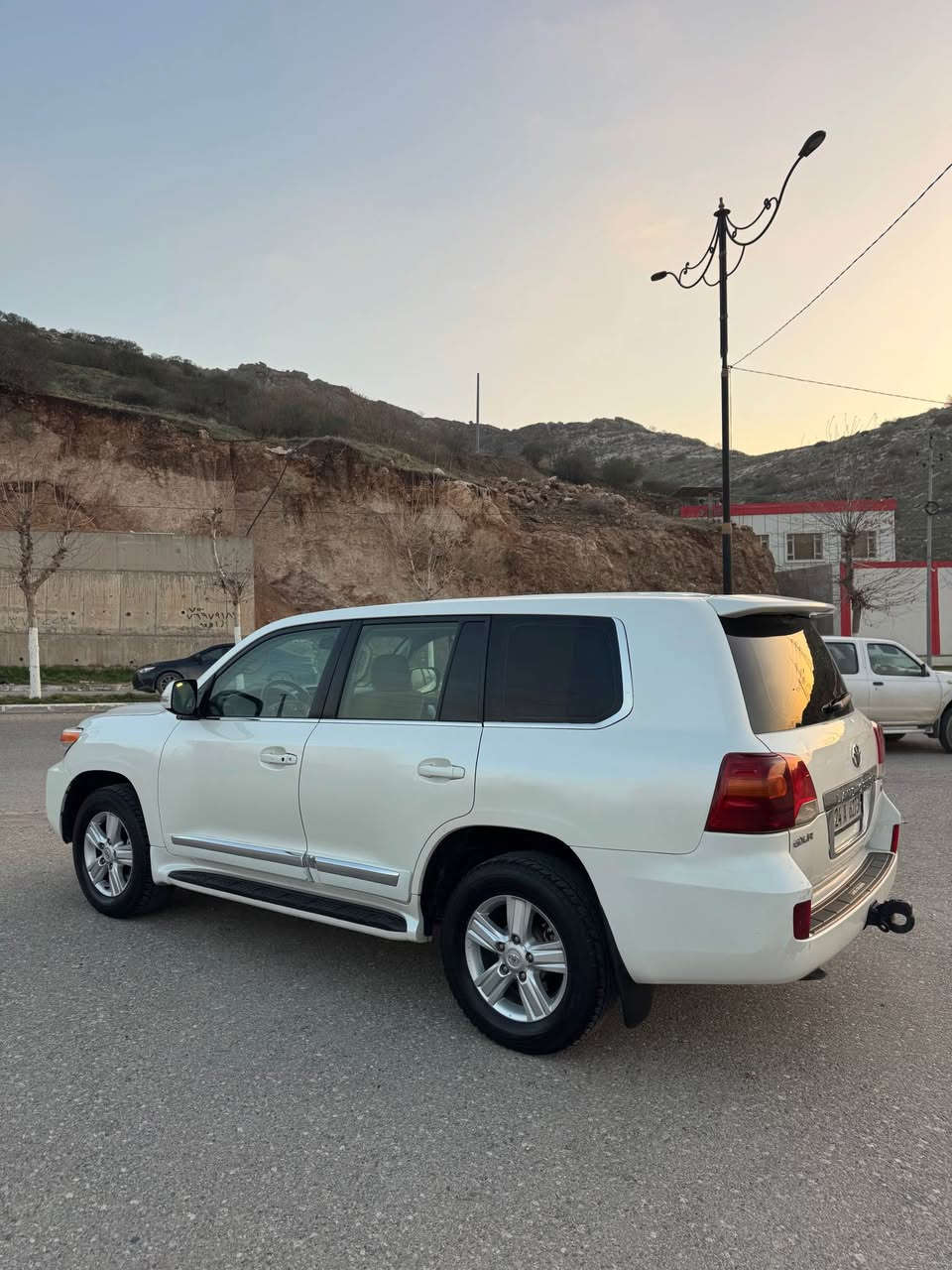 للبيع فقط بدون مراوس لاندكروز موديل ٢٠١٣ 

محرك V8 كاز سيارة مكفولة بدون صبغ بشرط

قمارة بيها رصعات شوية ماشية ١٦٥ الف حقيقي 

كير محرك كهربائيات كلها بشرط بدون اي نواقص

تحويل بشرط رقم مميز سعرها ٢٧٠ ورقة دولار قفل 

للاستفسار *********** واتساب موجود سيارة بدهوك دهوك, العراق
