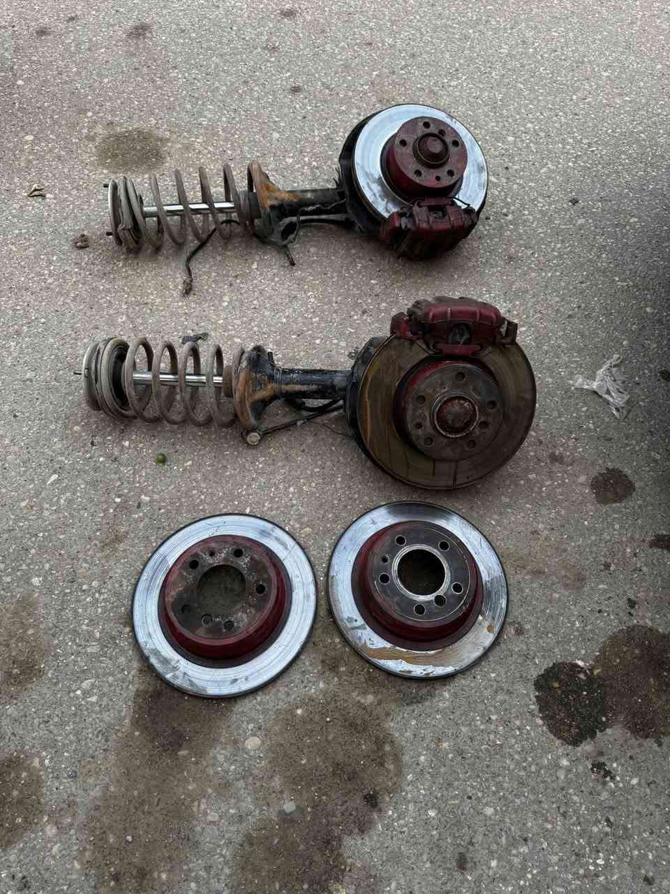 السلام عليكم
دبلات اماميه كاله حتى الدسكات
فلنجات خلفيه
دعاميه اماميه يراد ترتيب
لايتات وسمجه وعطرات
بك لايت اربع قطع
كشنات مكانيك 
بورد تبريد
ومكينة ٢٥تفصيخ شتريد تفرعات 
اتصل وتدلل***********
