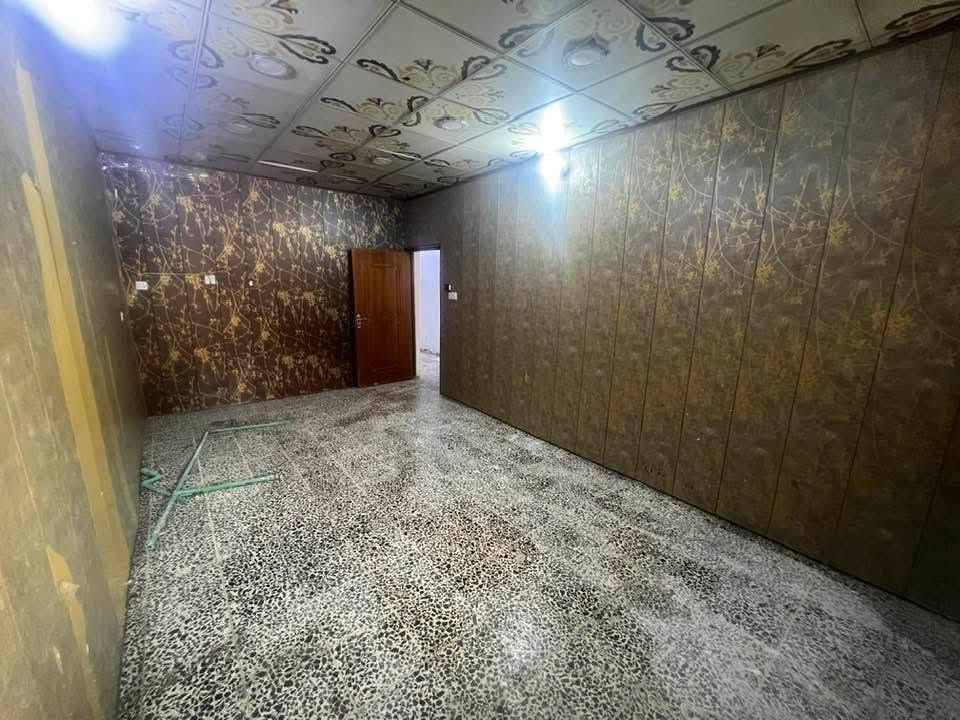 للبيع بيت 100م طابق ونص بسعر 45 مليون 
📍 الموقع: الحسينية - خدمات مسقط - مقابل مدرسة الشهيد ابو مهدي المهندس مباشرة

✅ المواصفات:
- المساحة: 100م
- البناء: بلوك قوي - طابق ونص 
- الغرف: استقبال + 2 غرفة نوم + مطبخ + 2 حمام + سطح
- الخدمات: ماء + كهرباء + شارع عام

🌟 المميزات:
موقع مميز مقابل مدرسة، قريب على الاسواق والجوامع والمواصلات. مناسب لعائلة كبيرة و للاستثمار.

💰 السعر: 45 مليون دينار 
📄 السند: [طابو ملك صرف]

☎️ للاتصال: [***********]
الوسيط: [ابو رهف للعقار ]

#عقارات_الحسينية #بيوت_للبيع #بغداد
📍 الموقع: الحسينية - خدمات مسقط - مقابل مدرسة الشهيد ابو مهدي المهندس مباشرة

✅ المواصفات:
- المساحة: 100م
- البناء: بلوك قوي - طابق ونص 
- الغرف: استقبال + 2 غرفة نوم + مطبخ + 2 حمام + سطح
- الخدمات: ماء + كهرباء + شارع عام

🌟 المميزات:
موقع مميز مقابل مدرسة، قريب على الاسواق والجوامع والمواصلات. مناسب لعائلة كبيرة و للاستثمار.

💰 السعر: 45 مليون دينار 
📄 السند: [طابو ملك صرف]

☎️ للاتصال: [***********]
الوسيط: [ابو رهف للعقار ]

#عقارات_الحسينية #بيوت_للبيع #بغداد
