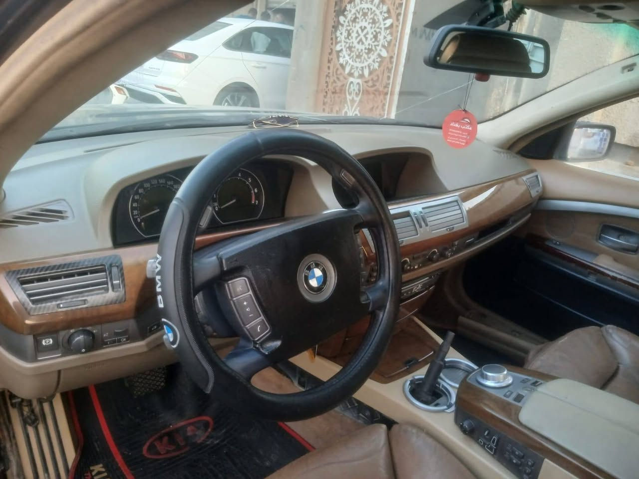 سلام عليكم بي ام باخره للبيع موديل 2001بيها تبديل قماره شغل راقي جدا حجم 745i او چاملغ خلفي مثل ما موضح بالصوره سياره ميكانيك جاهز رقم دهوك دولي السياره باسمي  سعر 85ورقه مكان بغداد بيها راجز صفحة السائق ***********
