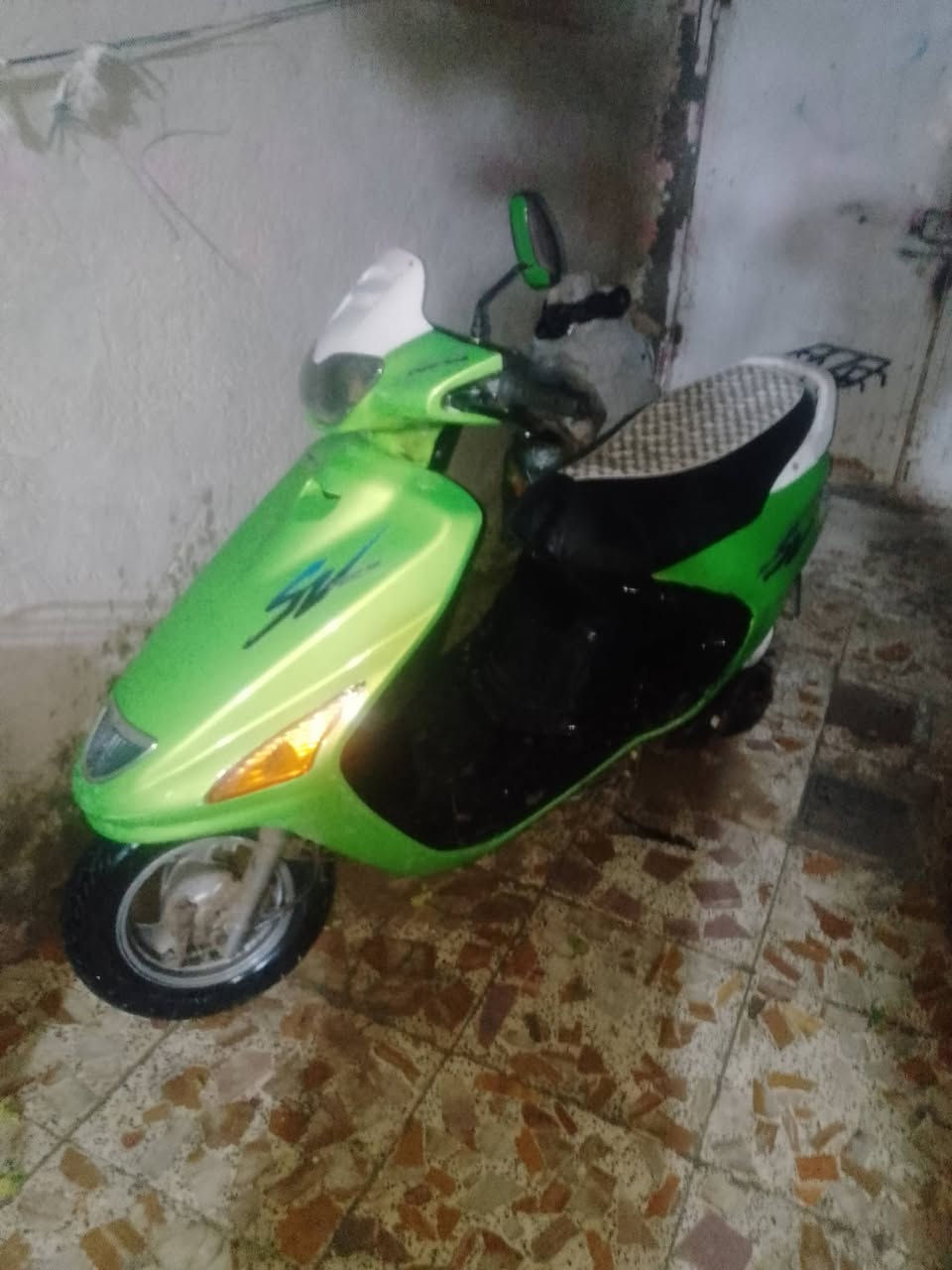 سلام عليكم عندي دراجه فراشه فحل معايزه شي كهربايات كلها شغاله سلف شغال اشاير شغالات لايت شغال  مكاني نجف حي نداء قرب جامعت كفيل سعر 450 بيها مجال رقم، ***********
