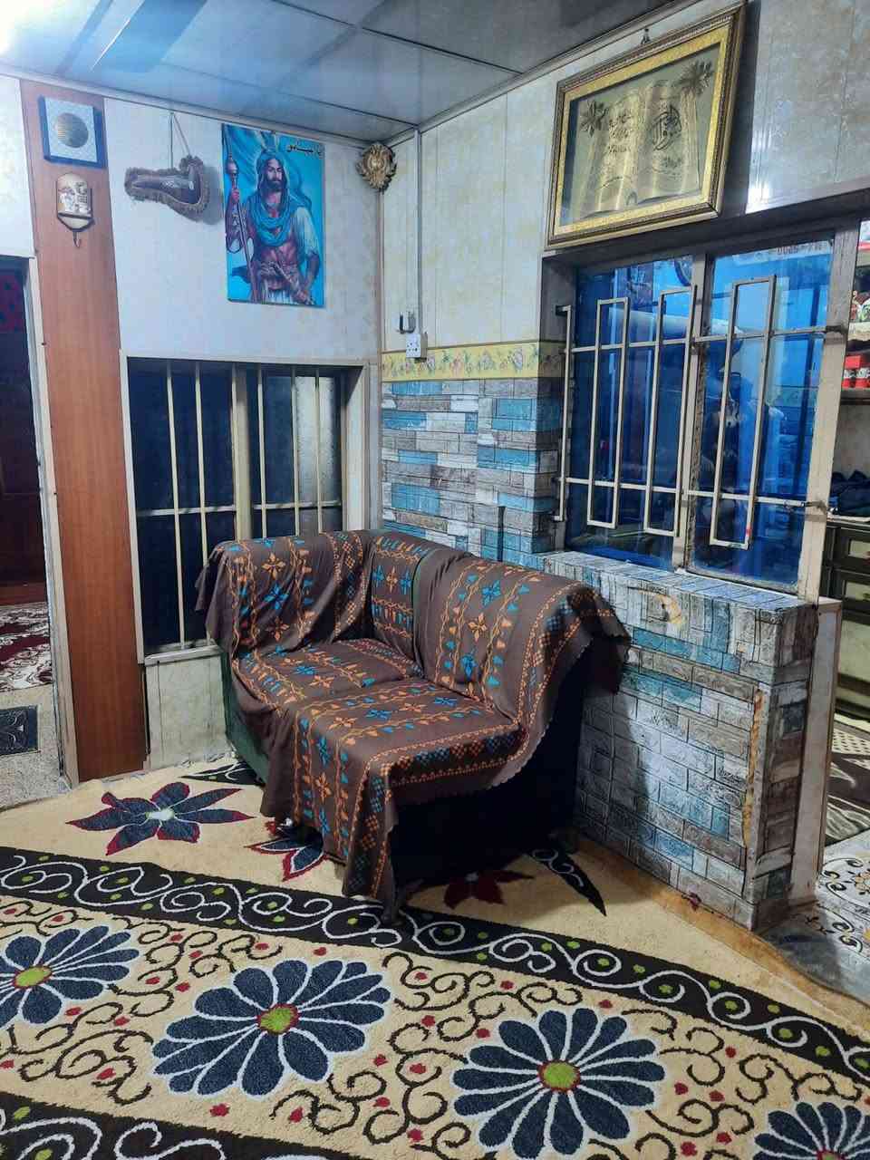 من رخصت صاحب الكروب 
دار للبيع المساحه 108 متر
 العنوان مدينه الصدر قطاع 55 خلف سوق الوحيلات الدار يتكون من طابق ونصف عكاده نظيفه ينسكن بي البيت بي 4غرف واستقبال ومطبخ بارد و صحيات و ملحقاته / البيت بي كراج امامي بي خدمات ومطبخ حار و مخزن 
ابيع تفليش للاستفسار     ***********
