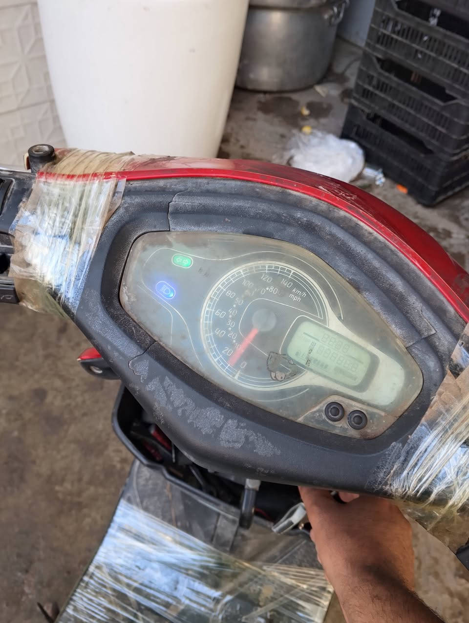 السلام عليكم دراجه ادرس للبيع مكينه جديده قبل فتره شادها مكاني البصره القبله الي قريب علي يتصل هذا رقم الواتساب***********. السعر300
