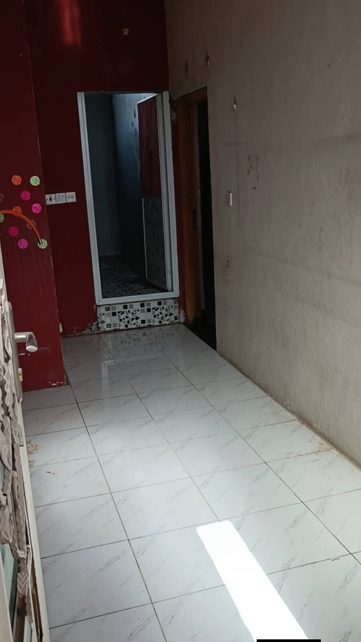 السلام عليكم مكتب عقارات الشمس  مقابيل المستشفى التركي !!!
                         بإدارة ((أحمد الگريطي))
                    
    ☎️*********** 
                        ☎️***********

🏠شقه للايجار تحتوي على غرفتين ومطبخ ومجمع صحيات جدا نضيفه 

⁦^⁠_⁠_⁠_⁠_⁠_⁠_⁠_⁠_⁠_⁠^⁩⁦(⁠✯⁠ᴗ⁠✯⁠)⁩⁦(⁠✯⁠ᴗ⁠✯⁠)⁩⁦^⁠_⁠_⁠_⁠_⁠_⁠_⁠_⁠_⁠_⁠^⁩

🌎 الموقع مقابل المستشفى التركي مباشرةً 

⁦^⁠_⁠_⁠_⁠_⁠_⁠_⁠_⁠_⁠_⁠^⁩⁦(⁠✯⁠ᴗ⁠✯⁠)⁩⁦(⁠✯⁠ᴗ⁠✯⁠)⁩⁦^⁠_⁠_⁠_⁠_⁠_⁠_⁠_⁠_⁠_⁠^⁩

💸💰 قيمة الإيجار 250
