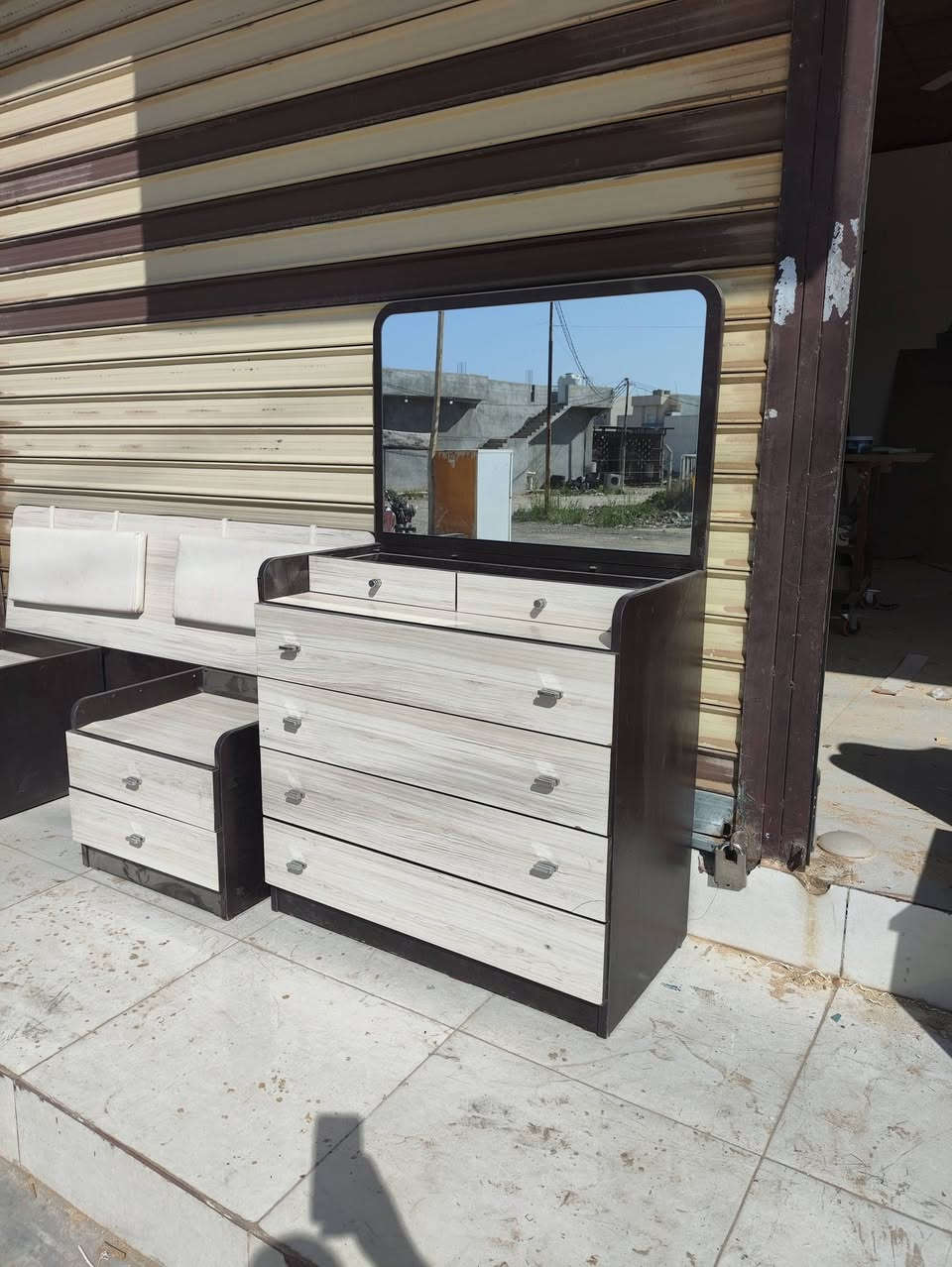 ملاحق غرف نوم  مستعملات 
خشب تركي اصلي 
نريد غرفة كاملة 
تريد اي قطعة من الغرفة 
العنوان خانقين داره كوناره 
مقابل محطة كه لات لتعبئة ماء الشرب 
***********
