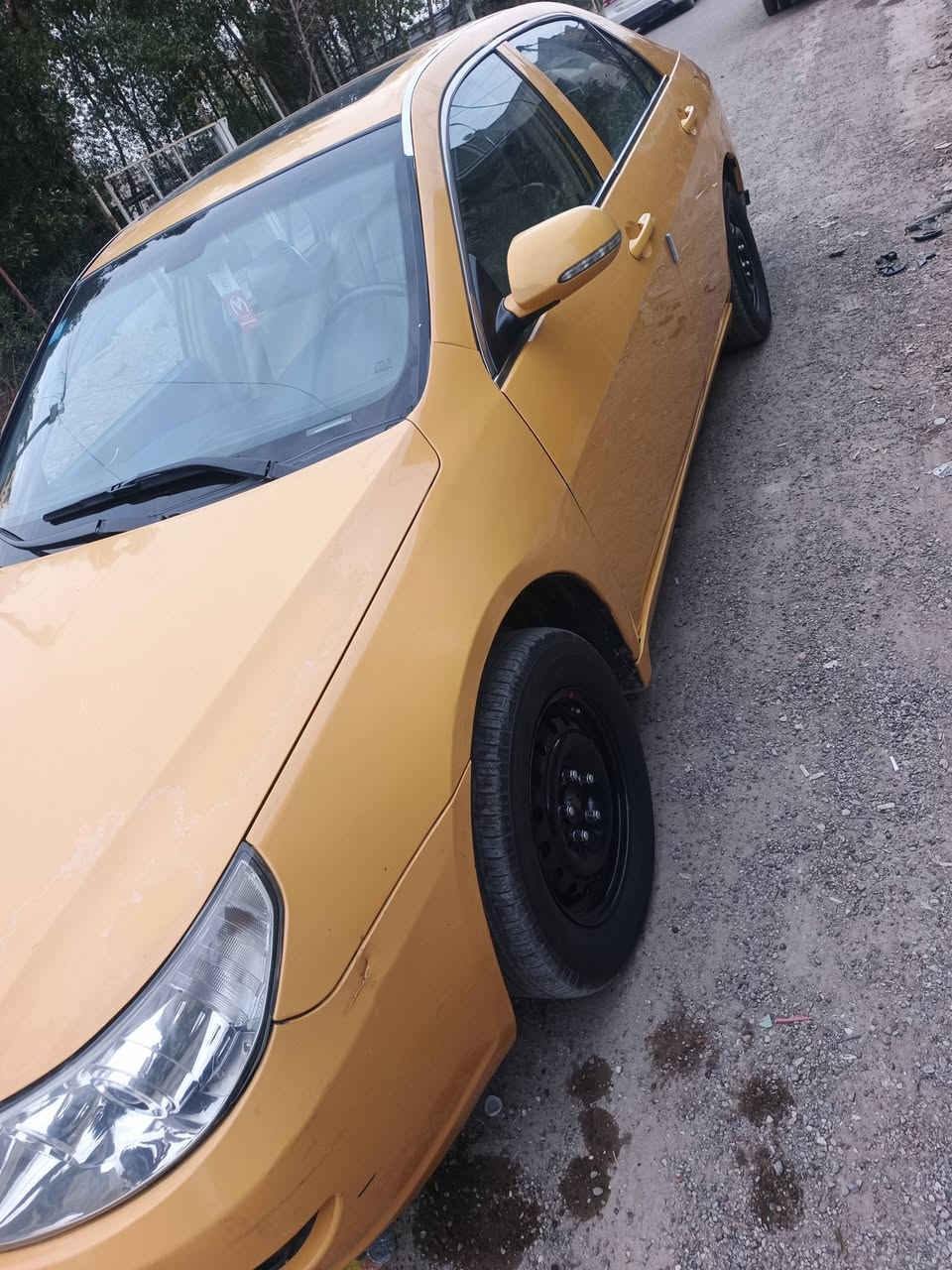 سلام عليكم بي واي دي 6F  سياره لا ضربه ولا صبغ 
مكينه كير تبريد خير من الله صدر جديد تخم تاير 
بسمي امصفره السياره كلش جديده وجاهزه المكان
بغداد البياع السعر 55 وبيهه مجال للشراي يتصل 
***********
