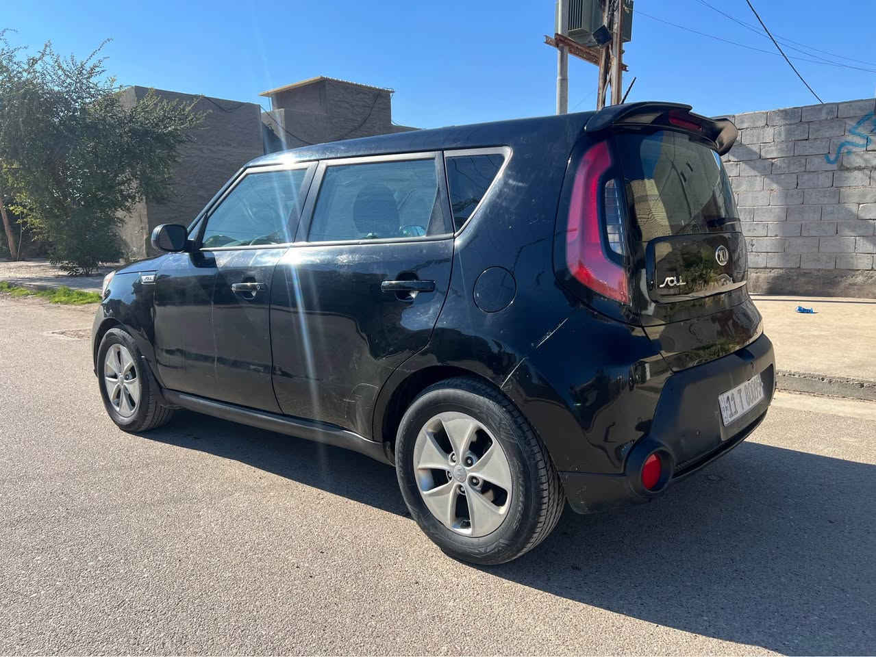 السلام عليكم 
للبيع كيا صول موديل 2015
رقم بغداد وارد امريكي محرك 1600
ماشيه 110 mil
ضررها چاملغ ودعاميه بدون دواخل بدون ايرباك وبالعراق صار بيها 3 قطع صبغ اثر طخات وشخوط 
السياره جاهزه من كل النواحي اي نقص مبيها السعر 92  وبي مجال للاستفسار ع.  ***********
مكان السياره بغداد السيديه

ملاحظه منزل صور الحادث بالمنشور بغداد, العراق
