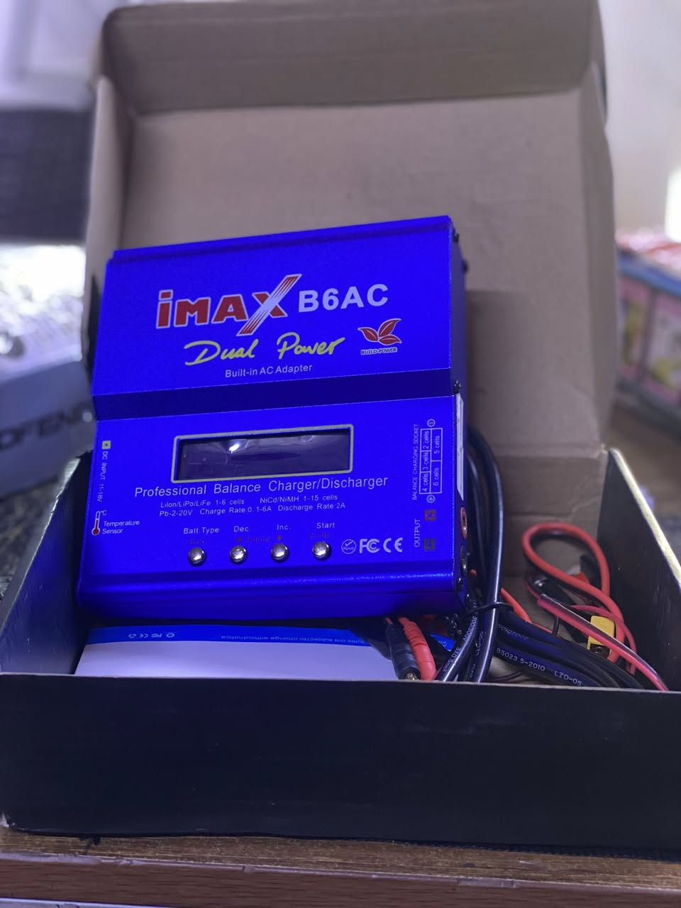 هذا الجهاز هو شاحن ومفرغ بطاريات احترافي IMAX B6AC بقدرة 80 واط.متعدد الاستخدامات: يمكنه شحن وتفريغ أنواع مختلفة من البطاريات، بما في ذلك LiPo، Li-ion، LiFe، NiCd، وNiMH.موازنة الخلايا: يتميز بموازن مدمج للخلايا لبطاريات الليثيوم (حتى 6 خلايا) لضمان الشحن الآمن والمتساوي.طاقة مزدوجة: يعمل بمدخل AC (كهرباء المنزل) أو DC (بطارية سيارة 12 فولت)، مما يجعله مناسباً للاستخدام في المنزل أو في الميدان.
السعر ٣٥ مع التوصيل


**إذا كنت صاحب هذا الإعلان وتريد حذفه لأي سبب، رجاءا أرسل رسالة إلى الدعم الفني**