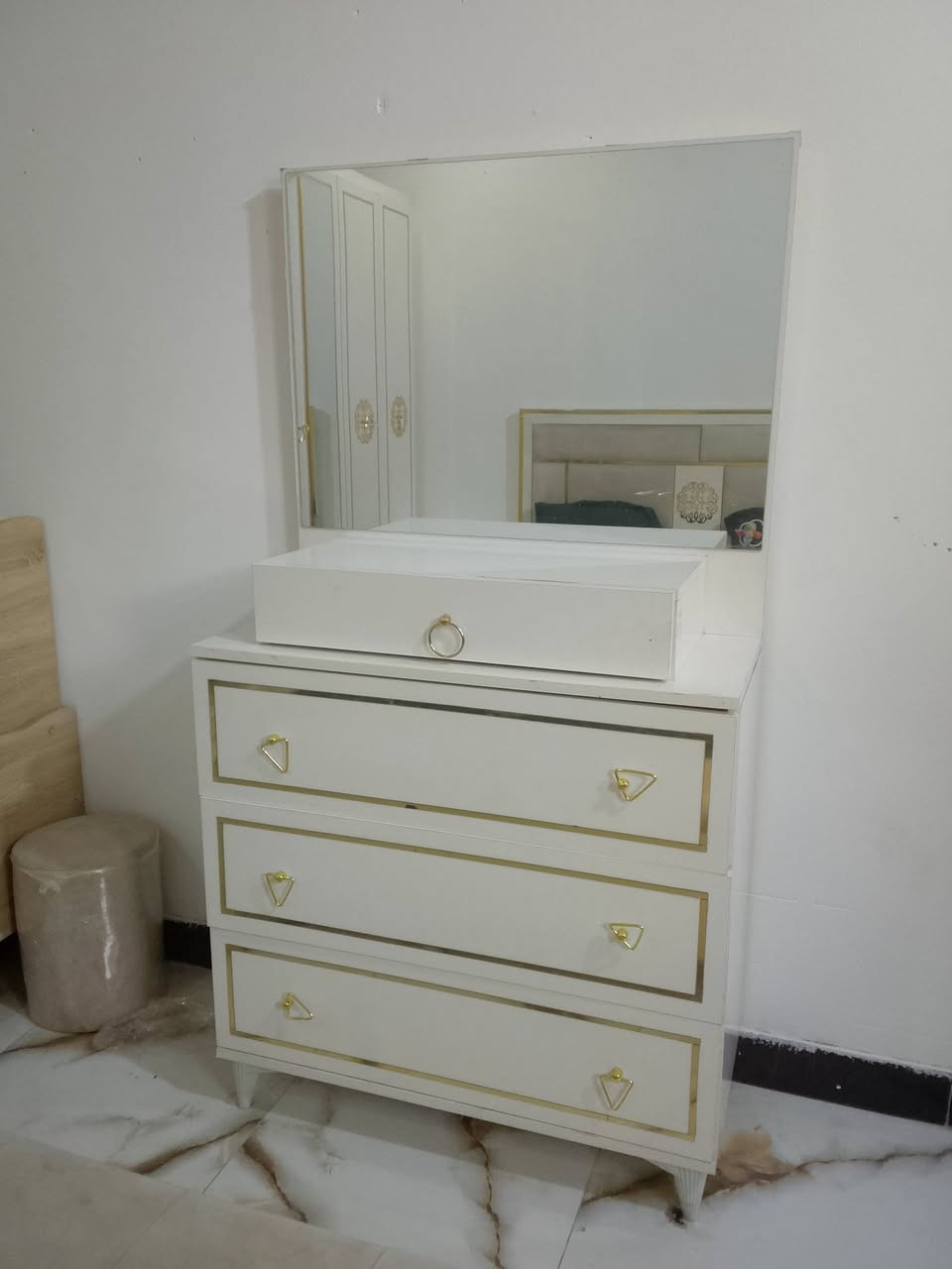 مرحبا عندي هاي الغرفه لبيع أخذته صار شهر وهسه صار عندي ضرف اريده ب500


**إذا كنت صاحب هذا الإعلان وتريد حذفه لأي سبب، رجاءا أرسل رسالة إلى الدعم الفني**