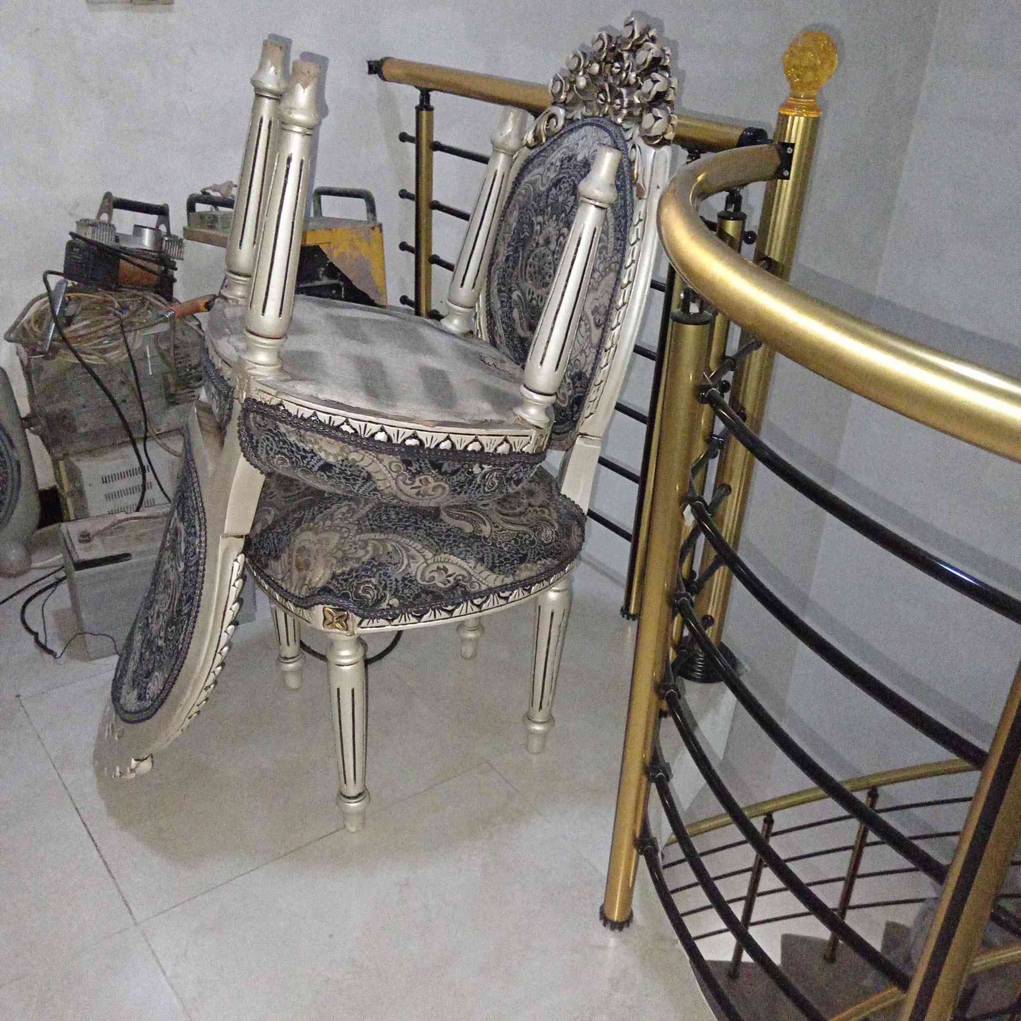 كاونتر نضيف كولش ممستخدم
كراسي عدد ٦


**إذا كنت صاحب هذا الإعلان وتريد حذفه لأي سبب، رجاءا أرسل رسالة إلى الدعم الفني**