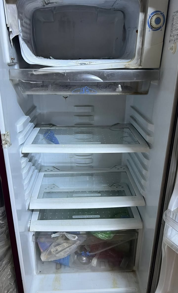 ثلاجة للبيع مكاني بغداد بلديات ***********
