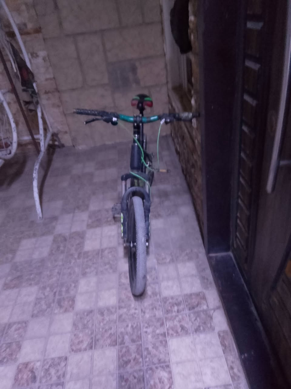 السلام عليكم بايسكل البيع سعر 40وبي مجال البايسكل نقصه جاملغات وبريك ***********
