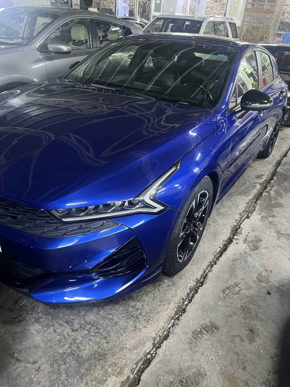 السلام عليكمk5للبيع السياره جديده ماشيه ٤٠الف السياره فوول عدا بانورما المواصفات رادار امامي رادار خلفي رادار جانبي بصمه شاشه كبير كامره دواره اوتوهولد ادراف مود سايد بريك بصمه السياره مديل ٢٠٢٢حادثه جاملغ وبنيد والباقي مكفول كير مكينه جديدحداديه صدر كله جديد  السياره بدون ايرباك وبدون شاصي كله مكفول العنوان بغداد للستفسار ***********
