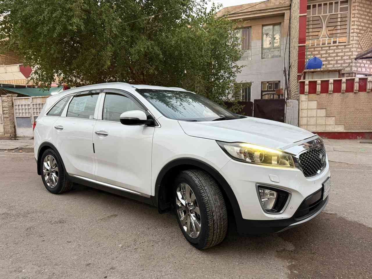 سلام عليكم سورينتو موديل 2016
للبيع او للمراوس بسيارة ناصية 
السيارة خليجية مكفولة كفالة عامة✅
السياره فول مواصفات 7 راكب 
محرك 4 سلندر 
السيارة ماشية 122 كيلو حقيقي 
السيارة بحالة الوكالة 
السعر 195 بيها مجال حك الجية 
 مكان السياره بغداد الزعفرانية 
متواجد فقط واتساب او اتصال 
***********
