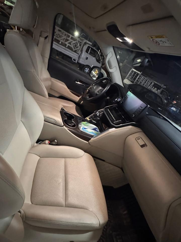 السلام عليكم
لاندكروز 24 
السياره مواصفاته معروفه 
***********
***********
