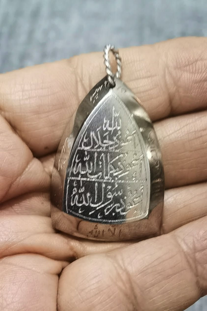 السلام عليكم.للبيع قطعة جميلة صافية وراهية من الحديد الصيني الابيض(مگلد) مكتوبة الجلالات ليلة ٢٧ رجب(ذمة).


**إذا كنت صاحب هذا الإعلان وتريد حذفه لأي سبب، رجاءا أرسل رسالة إلى الدعم الفني**