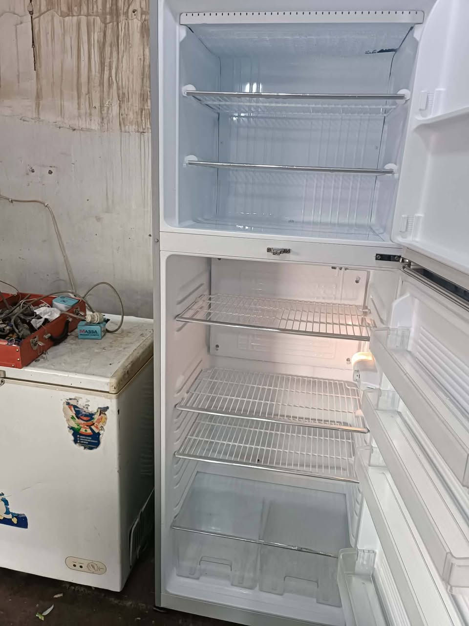 ثلاجة 24 قدم مستخدم شهر السعر 400 الف العنوان تلعفر حي السلام شارع البواري بالقرب من نجارة سامن *********** واتساب
