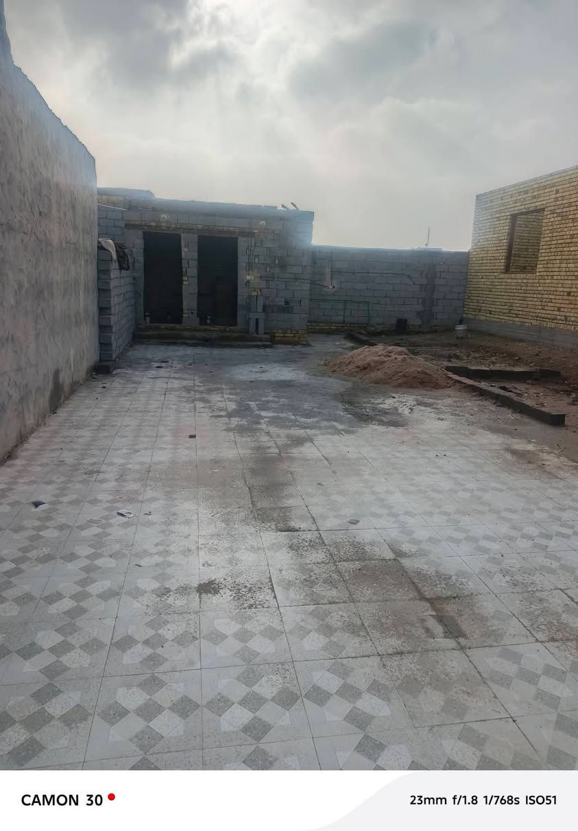 السلام عليكم هيكل زراعي للبيع المساحه 400 متر الموقع ناحيه الفظليه شارع العطاوه قرب بيت ابو علي الامي للستفسار ***********  نستقبل كافت العروض داخل الفظليه وطرافها  مبني 200 و قطعه 200
