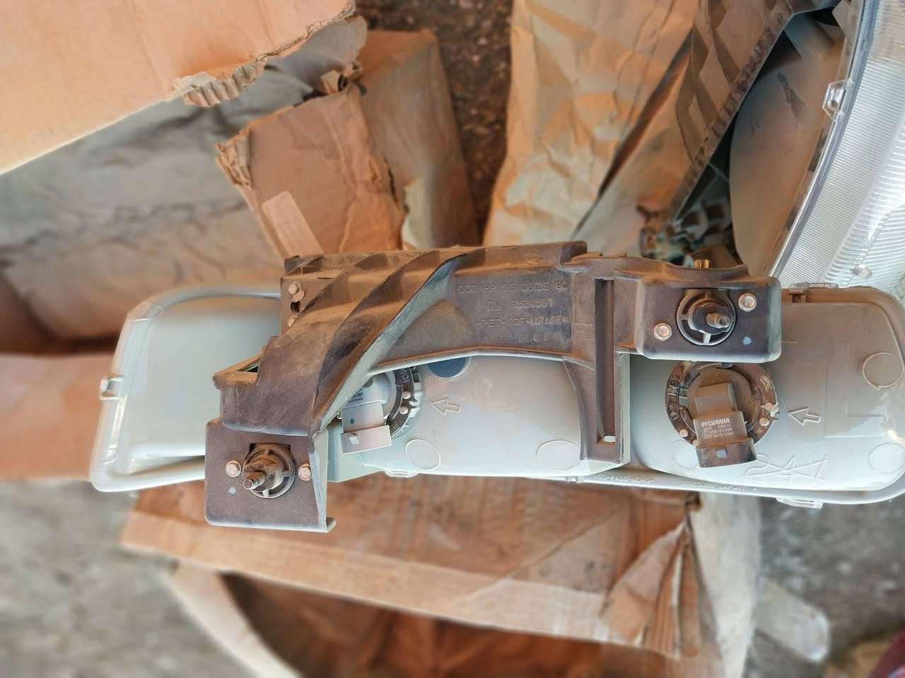 للبيع... لايت جمسي الفينية اصلي وكالة جديد وغير مستعمل صفحة السايق فقط .
العنوان// بغداد-باب الشيخ - خلف كراج النهضة. 
هاتف // ((***********))
