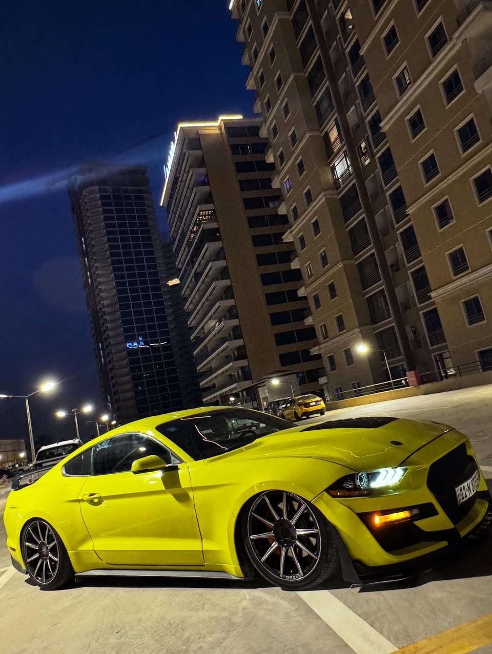 موستنك GT 2017 محدث 2022 شيلبي gt 500 
محرك 5000 
رقم بغداد ب اسمي 
حادث امريكا دعامية امامية وبالعراق جاملغ جهة السايق تغيير لون السيارة بدون ايرباك 
مواصفات (برميوم ) فول 1/1 
كشن جلد كهرباء
تدفئة تبريد 
اشاير ترحيب 
تشغيل عن بعد 
شاشة جبيرة sync 
كل المواصفات 

السيارة كت كامل شيلبي )(gt 500) بنيد دعامية دوسات سبويلر دفيوزر +ويل شيلبي تو سايز 

السيارة عليهة
 
جكات لورايدر S3 
فجوج برمبو 6 بستم 
كزوز 3 انج + دبات تحكم رمونت + x pipe 
بك لايت سموك 

ادامة كاملة السيارة 
تخم تاير تبريد صدر من كلشي جاهزة 

مكاني بغداد ***********

السعر 154 وبيها مجال واذا اكو مراوس نزل بالتعليقات
