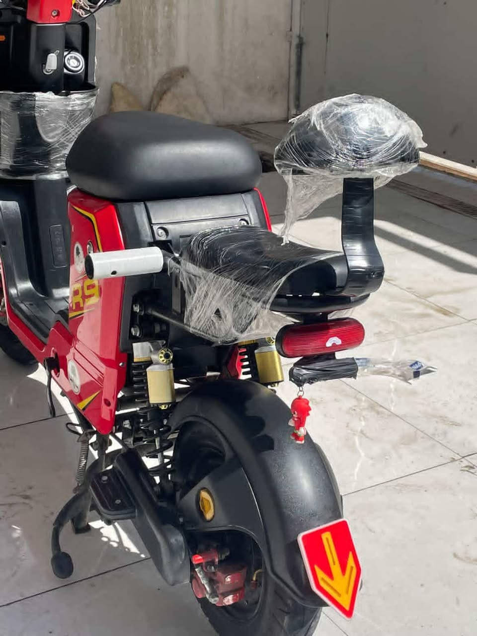 السلام عليكم دراجه r9موديل25جديده فول بطاريات جدد 16امبير الدراجه كفالة العنوان البصره ابو الخصيب للتواصل واتساب هذا رقمي ***********
