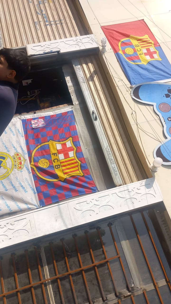 السلام عليكم قاعة للبيع
بلي فور سلم مهكر 1
بلي فايف مهكر فات 1
بلي فايف سلم ون لاين 1
حاسبات سستم كامل عدد 6
جهاز ربط الحاسبات
ميوزة حاسبات وبليات عدد 5
بلازمات عدد 4
يوبيسات عدد 11
سبلت طن ونص تحكم امبيرية1
كراسي عدد 15
عارضة مشروبات
محولة رافعة قدرة ومنظم الفولتية 
فيشة 1
عربانة مال هبركر 1
كرويتات 2
مبردة1
سستم كامرات 
اعلام ودعاية
مجسمات كورة ذهبية وافضل حارس وحذاء ذهبي ذني هدية
البيع شلع يعني تاخذهة منا تفتحة يمك كبل 
واتساب  ***********  البيع شلع فقط الدورة شارع ٦٠ 
السعر 7
