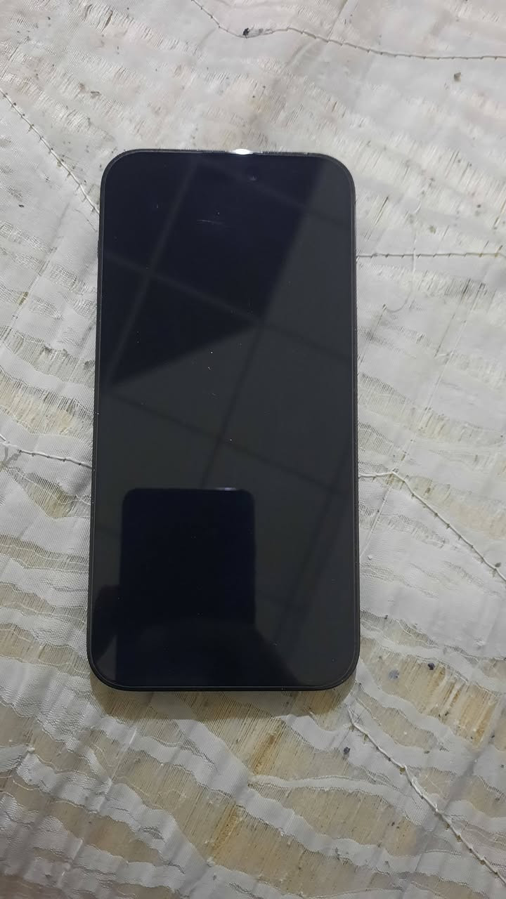 سلام عليكم ايفون ١٤ برو ماكس شرق اوسط 
بطاريه ٩٠ اصل مامعله الجهاز جديدكلش 
مكفول من الفتح والتبديل كله بلاد 
٩٢٥ 
***********
