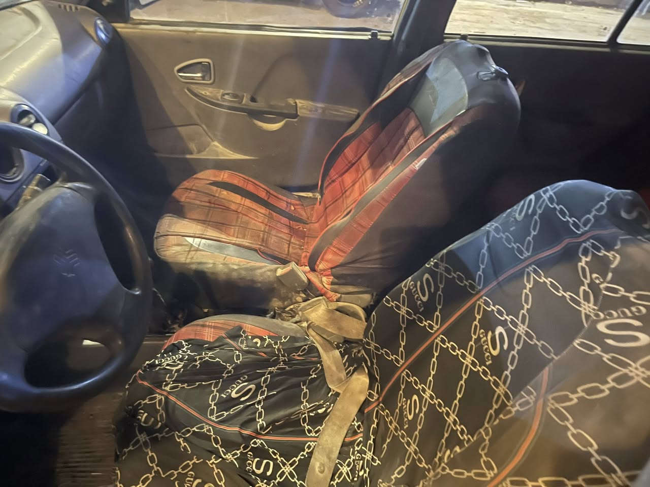 السلام عليكم سايبا لبيع 2011السياره مكينه وكير مكفولات الحداديه تعبانه تايرات نص عمر السياره تحويل ثاني يوم السعر 19وبيه مجال رقم التيلفون ***********
