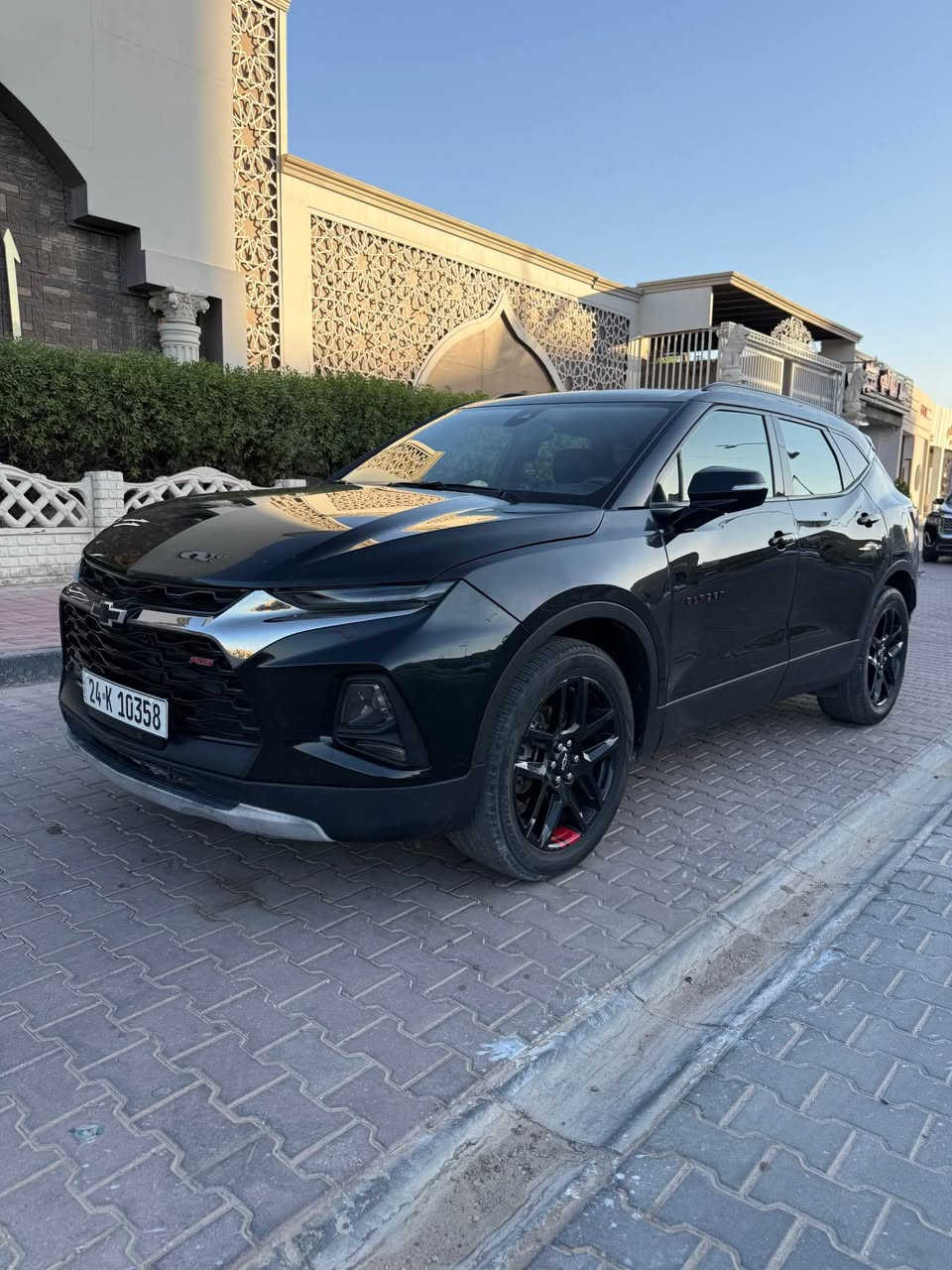#المركبة : شيفرولية بلايزر 2LT ستة سلندر
#الرقم : دهوك الرقم الحديث ( تحويل مباشر)

#المواصفات : 

▪️السيارة : #شوفرليت #بليزر 
▪️الموديل : 2021
▪️المحرك : 3.6L (ستة سلندر) 
▪️حجم الويل : ويل كب حجم 18
▪️لايتات زينون عالي وناصي مع حاجب LED
▪️بصمات عدد 4 للابواب مع بصمة تشغيل
▪️رادار امامي مانع تصادم
▪️حساسات الأنحراف عن المسار
▪️رادار جانبي (نقاط عمياء)
▪️حساس خلفي
▪️كشنات السيارة جلد اسود
▪️تحكم فول كهرباء لكرسي السائق
▪️شاشة الدشبول حجم كبير (ايباد)
▪️تبريد قطعتين امامي وخلفي
▪️جنطة كهرباء
▪️تشغيل عن بعد
▪️كامرة خلفية دوارة اصل
▪️سايد بريك دكمة
▪️سستم صوت
▪️تحكم ستيرن جهتين بلوتوث وحاكية وكروس سرعة وتحكم صوت 
▪️نظام ABS مانع انزلاق

السعر المطلوب : 175  ورقة وبيها المجال
 
الاتصال على :*********** النجف, العراق
