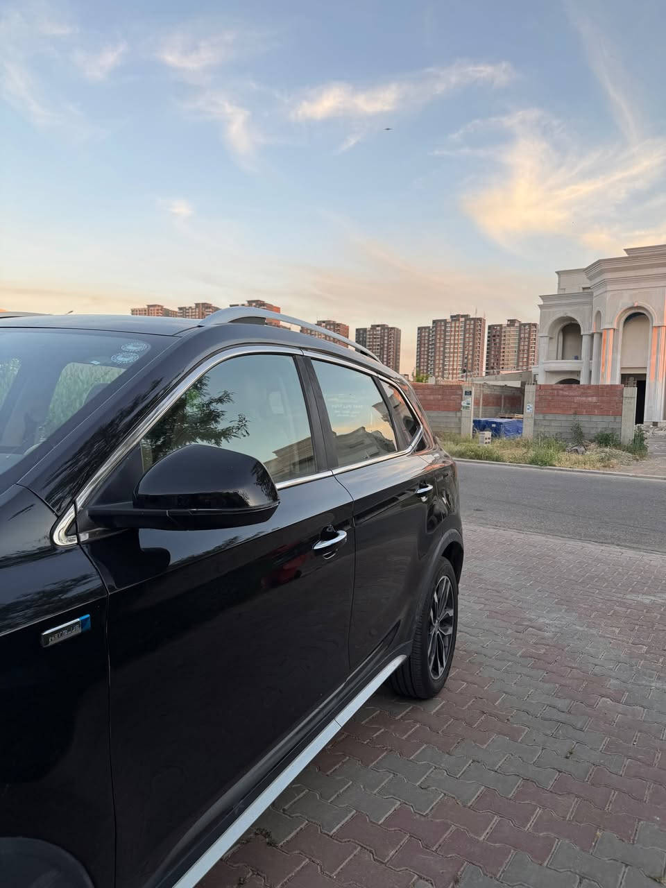 سلام عليكم سياره MG RX5 موديل ٢٠٢١ luxury 
-المحرك 1.5 turbo 
-السياره من الشركه و الايرباكات كلهه سليمه 
-بيهه ٣ قطع و غيرناهم من الشركه 
-٤ اطارات جديده 
-الكشنات جلد 
-الكير و المحرك ممتازين 
- اللون اسود 
-رقم اربيل 
-للاستفسار ***********
