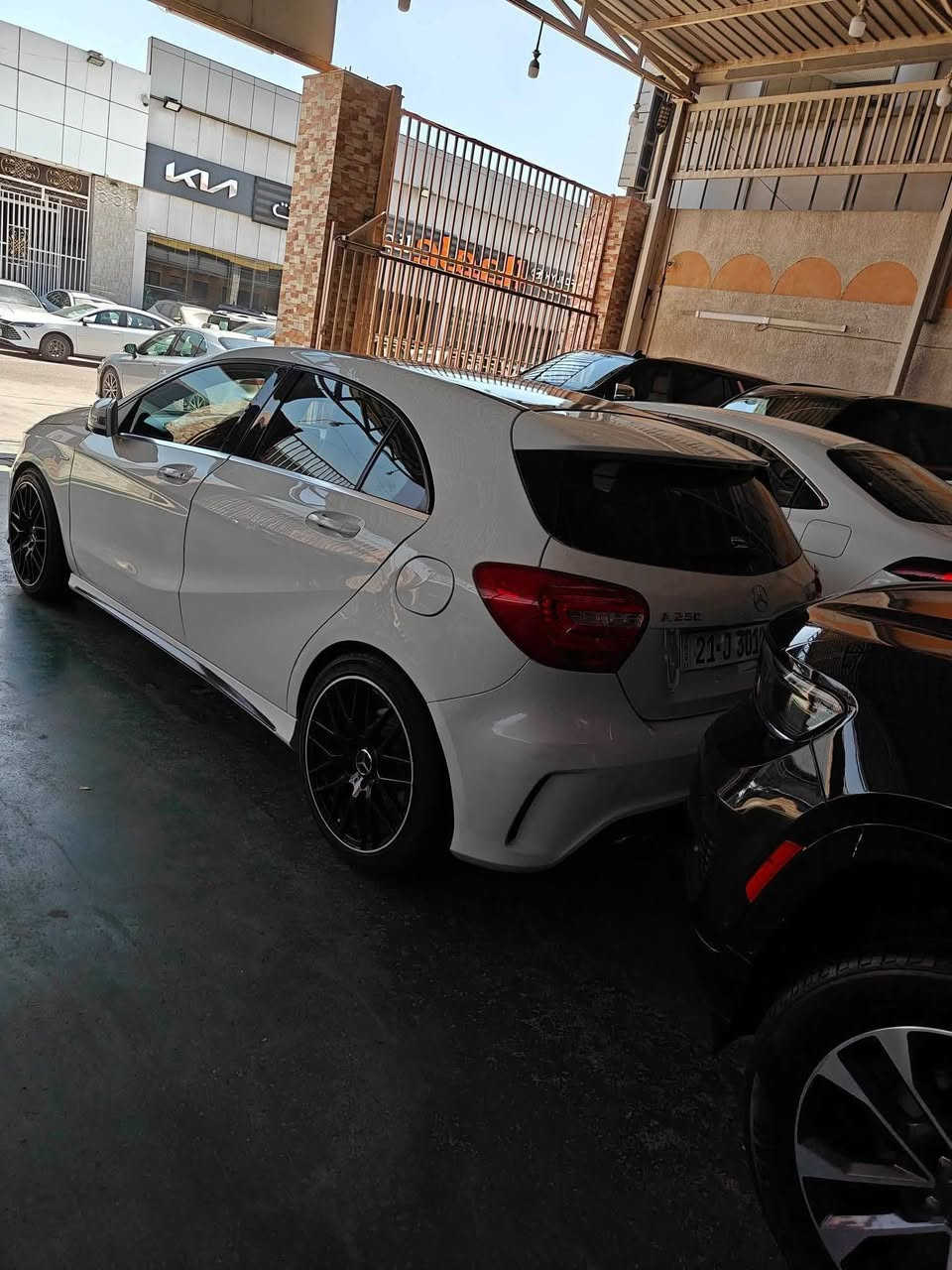 تحيه طيبه السلام عليكم ورحمة 
مارسدس 2015
 E250  وكاله pCm  خليجي 
فول مواصفات 
عداد المسافه 65 الف 
مكينة 2000 تبريو
كشنات جلد اسود 
تحكم ستيرن 
حساس خلفي أمامي 
شاشه كامره 
كرسي كهرباء 
تبريد أمامي خلفي 
ويل كب 
سبورت رياضي 
بارنوما 
شاحن وإير لس أن
كلش نظيفة مال بيت 
رقم سلمانيه دولي شرط تحويل 
السعر 115 ورقه وبيها مجال بلاش والله بسعر اكسنت 
اي استفسار 
***********
مكان بغداد البياع
