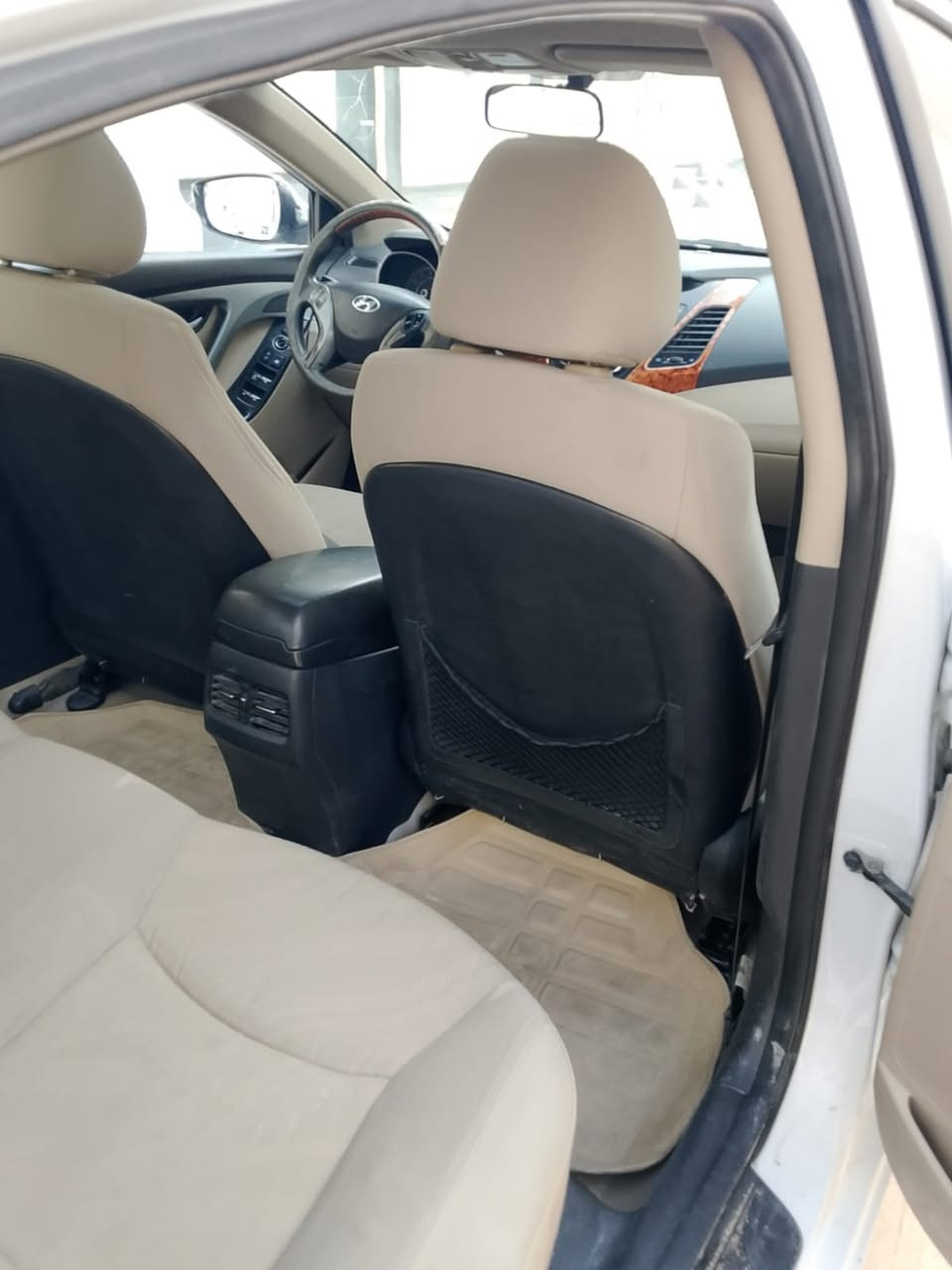 السلآم عليكم النتره ١٤مكينه ومحرك مكفوله  2000سعره1 35 وبيهه مجال ***********
