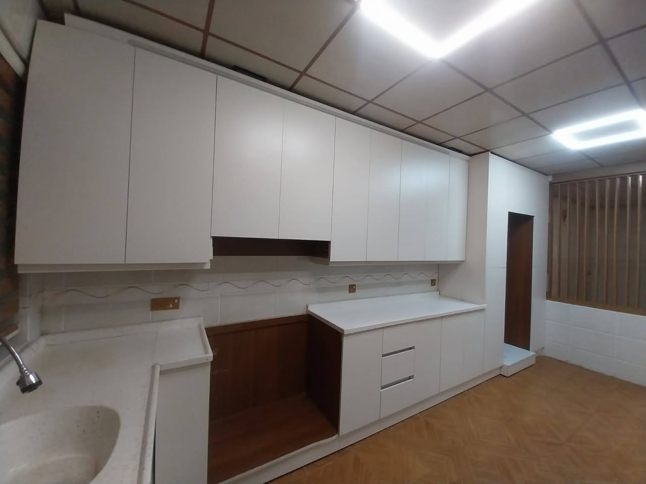 ئەم ئەشیایانە بۆ فرۆشتن زۆر تازەن
1.کەنتۆرێکی 5 تاک سەرەوەی کامل مەغزەن بە 2 سیسەمەوە
2. کەوانتەر 5 مەترو نیو بە بەردەوە
3. مێزێک
4. تەلەفزیۆنێکی شاشە 43
5. کورسیەکی گەیمینگ
بۆ مەعامەلە پەیوەندی بکە بە خاوەنی / ***********
